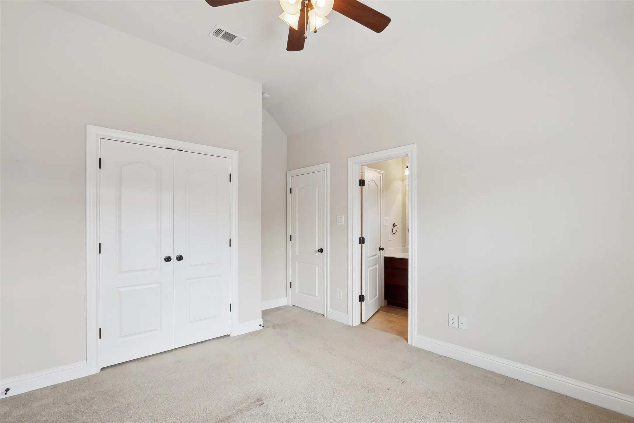 Single Family Residence For Sale in Denton County , 2460 Embleton Drive, Lewisville, Texas 75067, 3 Bedroom, 3 Bathroom, 2 Garage spaces, 2,556 Sqft, built in 2010, mls#21235782, Real Estate Agent in Lewisville, Homes For Sale in Denton county, Homes For Sale in Lewisville, Realtor in Lewisville Texas, Real Estate Brokerage Independent Realty Texas, Luminita Cordes Realtor