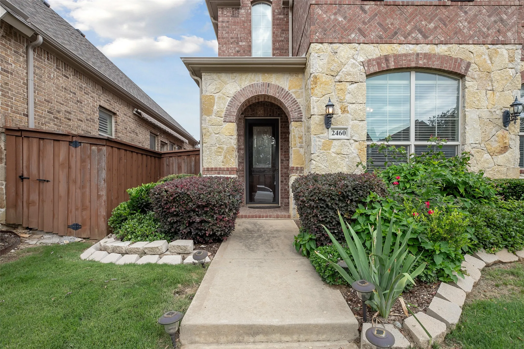 Single Family Residence For Sale in Denton County , 2460 Embleton Drive, Lewisville, Texas 75067, 3 Bedroom, 3 Bathroom, 2 Garage spaces, 2,556 Sqft, built in 2010, mls#21235782, Real Estate Agent in Lewisville, Homes For Sale in Denton county, Homes For Sale in Lewisville, Realtor in Lewisville Texas, Real Estate Brokerage Independent Realty Texas, Luminita Cordes Realtor
