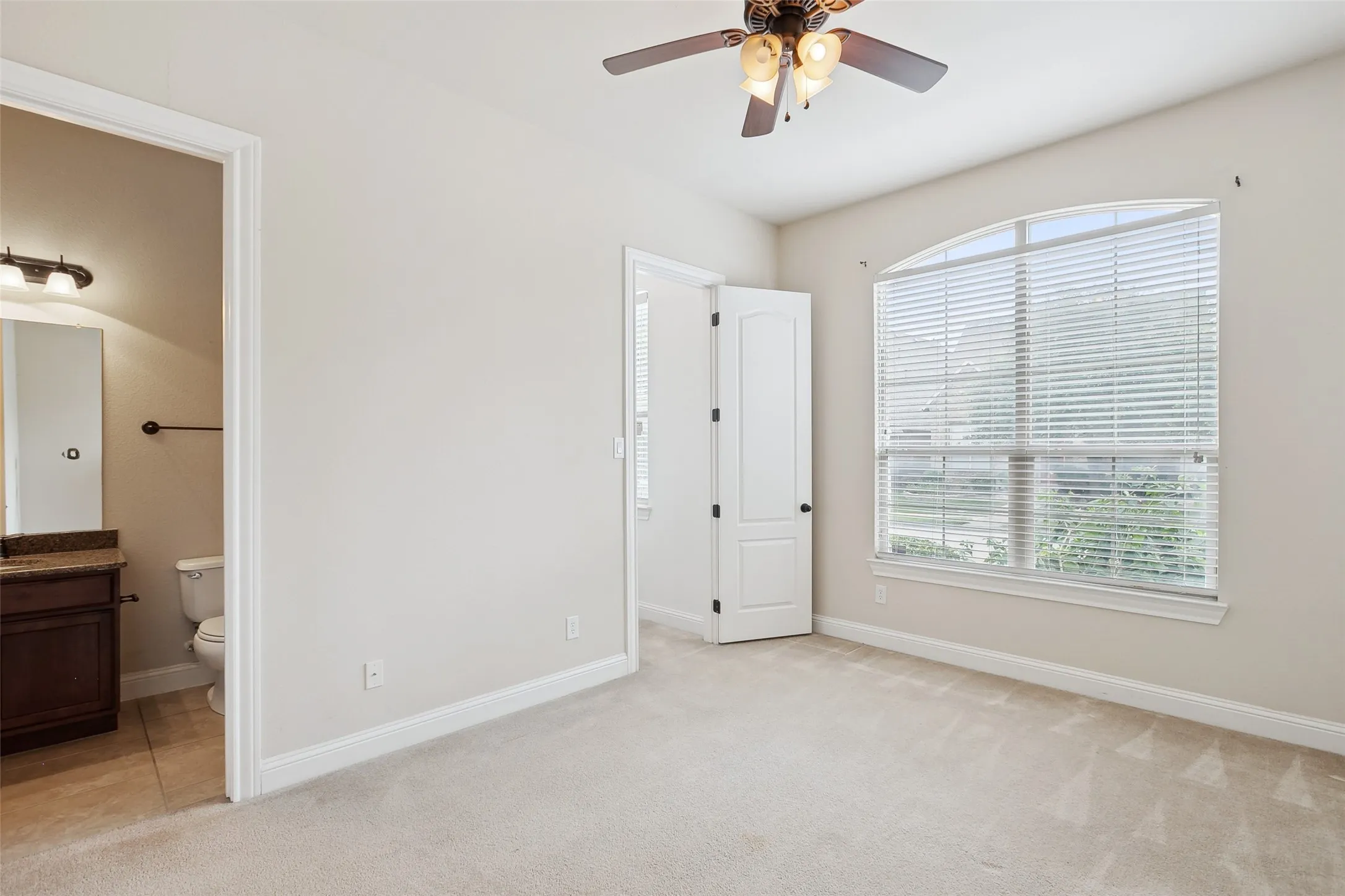 Single Family Residence For Sale in Denton County , 2460 Embleton Drive, Lewisville, Texas 75067, 3 Bedroom, 3 Bathroom, 2 Garage spaces, 2,556 Sqft, built in 2010, mls#21235782, Real Estate Agent in Lewisville, Homes For Sale in Denton county, Homes For Sale in Lewisville, Realtor in Lewisville Texas, Real Estate Brokerage Independent Realty Texas, Luminita Cordes Realtor