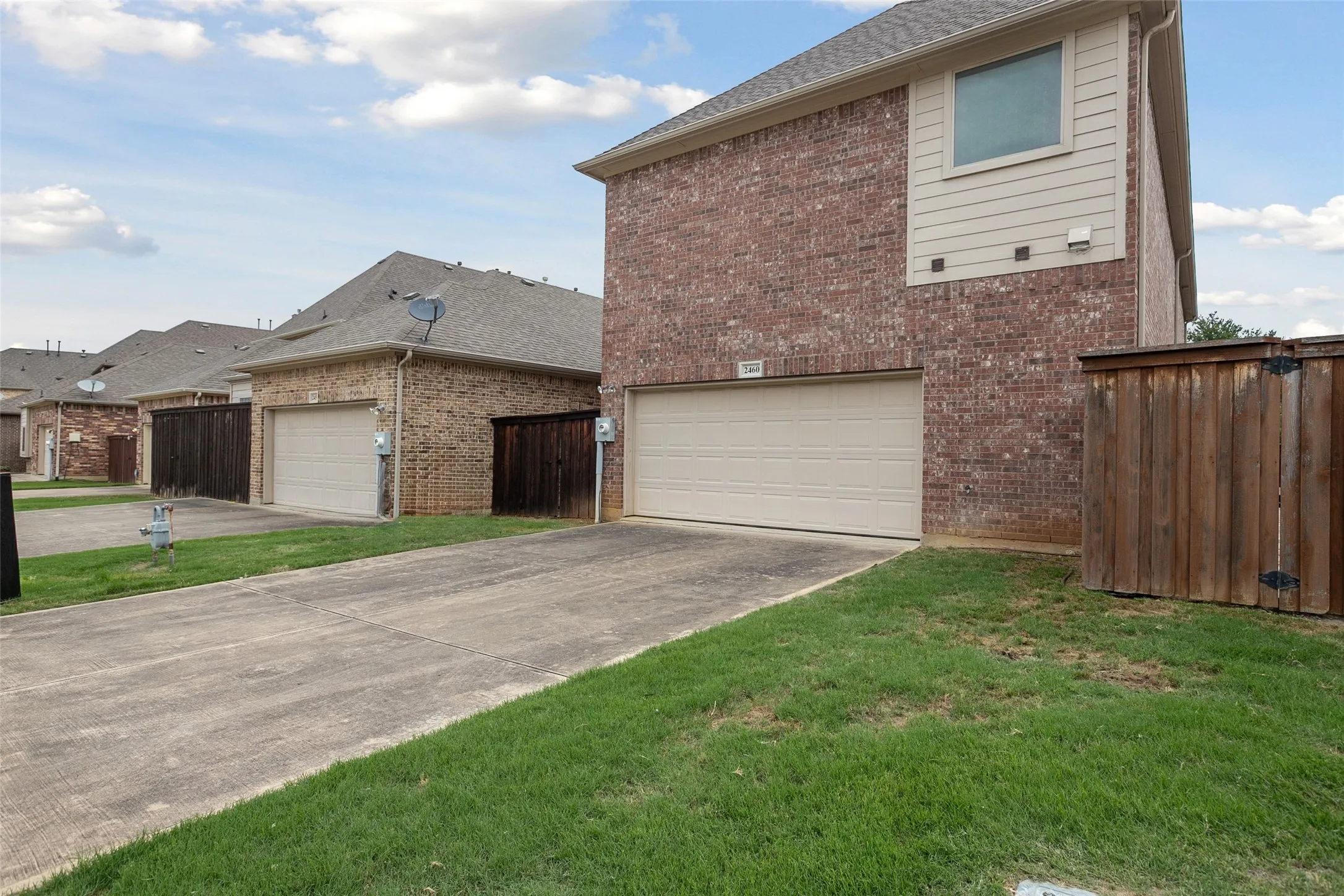 Single Family Residence For Sale in Denton County , 2460 Embleton Drive, Lewisville, Texas 75067, 3 Bedroom, 3 Bathroom, 2 Garage spaces, 2,556 Sqft, built in 2010, mls#21235782, Real Estate Agent in Lewisville, Homes For Sale in Denton county, Homes For Sale in Lewisville, Realtor in Lewisville Texas, Real Estate Brokerage Independent Realty Texas, Luminita Cordes Realtor