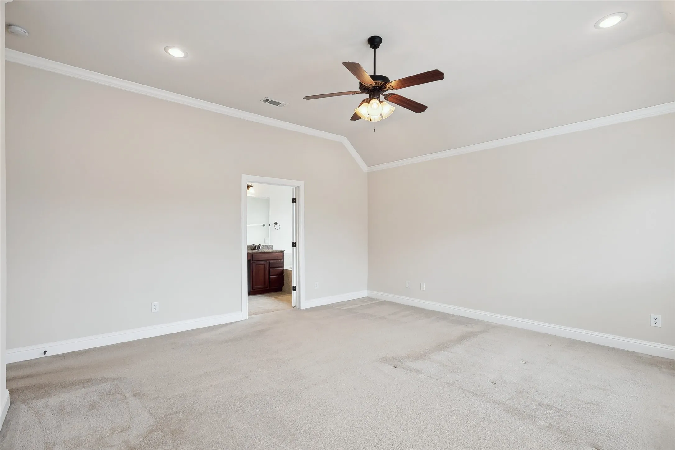 Single Family Residence For Sale in Denton County , 2460 Embleton Drive, Lewisville, Texas 75067, 3 Bedroom, 3 Bathroom, 2 Garage spaces, 2,556 Sqft, built in 2010, mls#21235782, Real Estate Agent in Lewisville, Homes For Sale in Denton county, Homes For Sale in Lewisville, Realtor in Lewisville Texas, Real Estate Brokerage Independent Realty Texas, Luminita Cordes Realtor