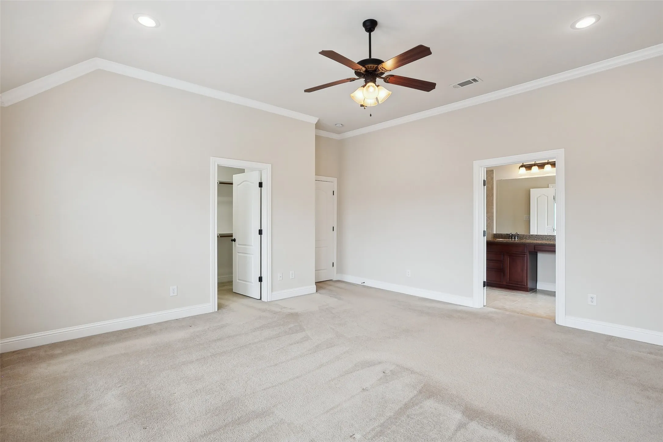 Single Family Residence For Sale in Denton County , 2460 Embleton Drive, Lewisville, Texas 75067, 3 Bedroom, 3 Bathroom, 2 Garage spaces, 2,556 Sqft, built in 2010, mls#21235782, Real Estate Agent in Lewisville, Homes For Sale in Denton county, Homes For Sale in Lewisville, Realtor in Lewisville Texas, Real Estate Brokerage Independent Realty Texas, Luminita Cordes Realtor