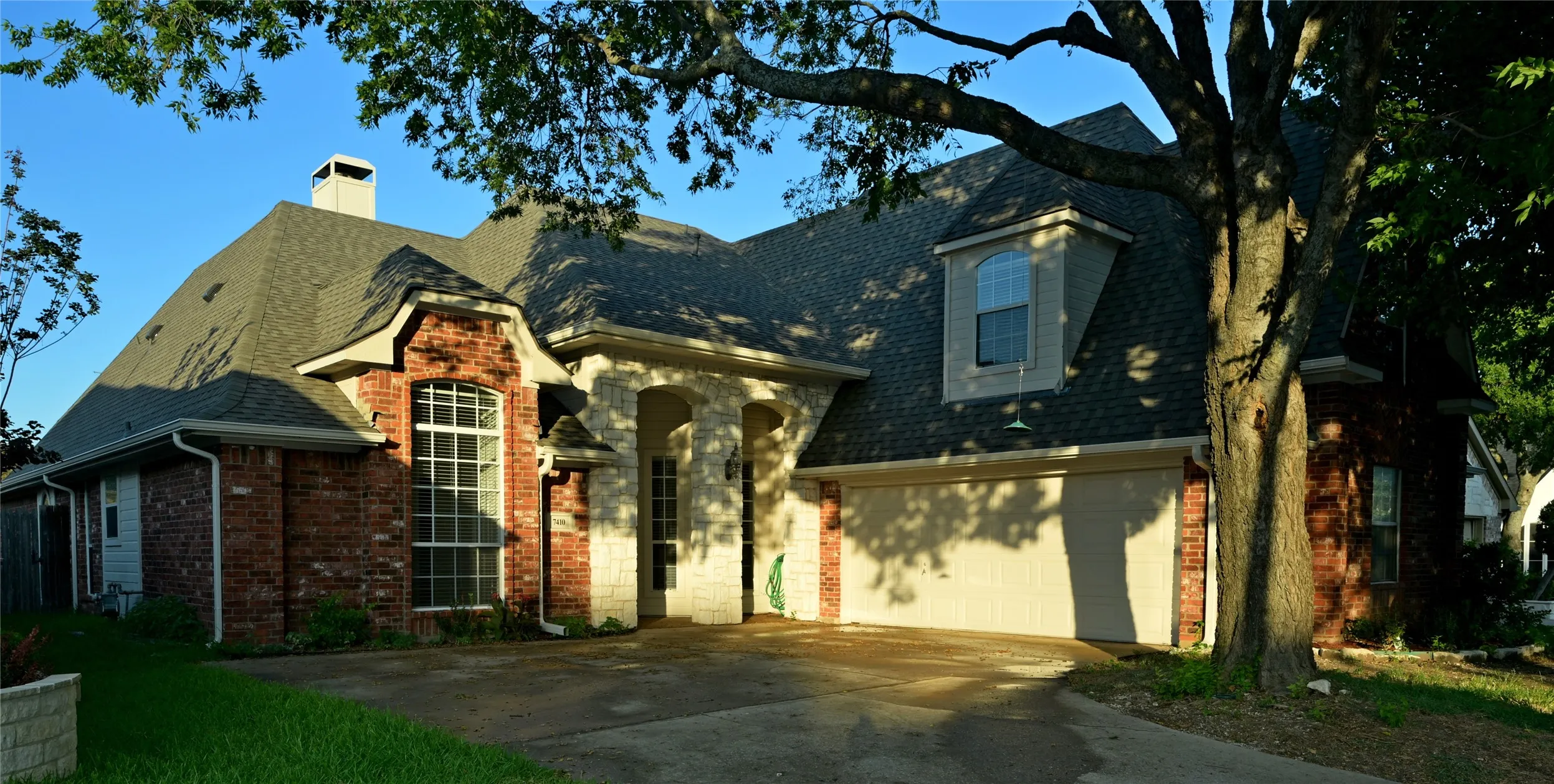 Single Family Residence For Sale in Dallas County , 7410 Woodsprings Drive, Garland, Texas 75044, 4 Bedroom, 4 Bathroom, 2 Garage spaces, 3,254 Sqft, built in 2001, Preowned, mls#21217137, Real Estate Agent in Garland, Homes For Sale in Dallas county, Homes For Sale in Garland, Realtor in Garland Texas, Real Estate Brokerage Independent Realty Texas, Luminita Cordes Realtor