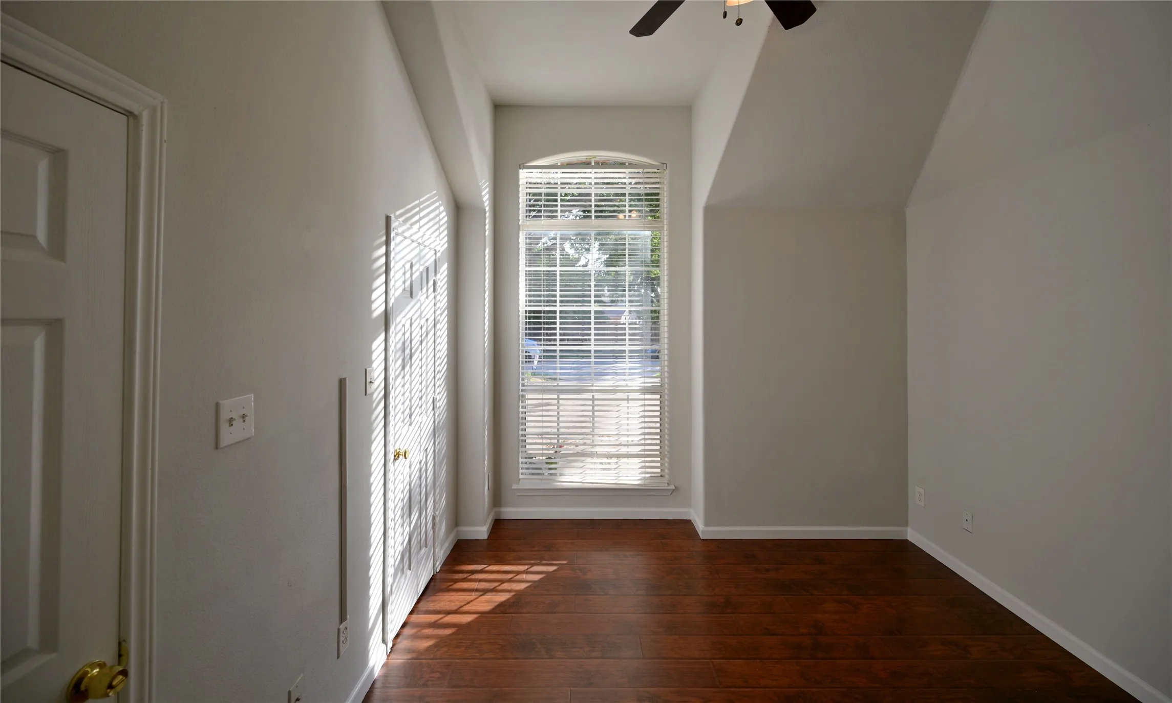 Single Family Residence For Sale in Dallas County , 7410 Woodsprings Drive, Garland, Texas 75044, 4 Bedroom, 4 Bathroom, 2 Garage spaces, 3,254 Sqft, built in 2001, Preowned, mls#21217137, Real Estate Agent in Garland, Homes For Sale in Dallas county, Homes For Sale in Garland, Realtor in Garland Texas, Real Estate Brokerage Independent Realty Texas, Luminita Cordes Realtor