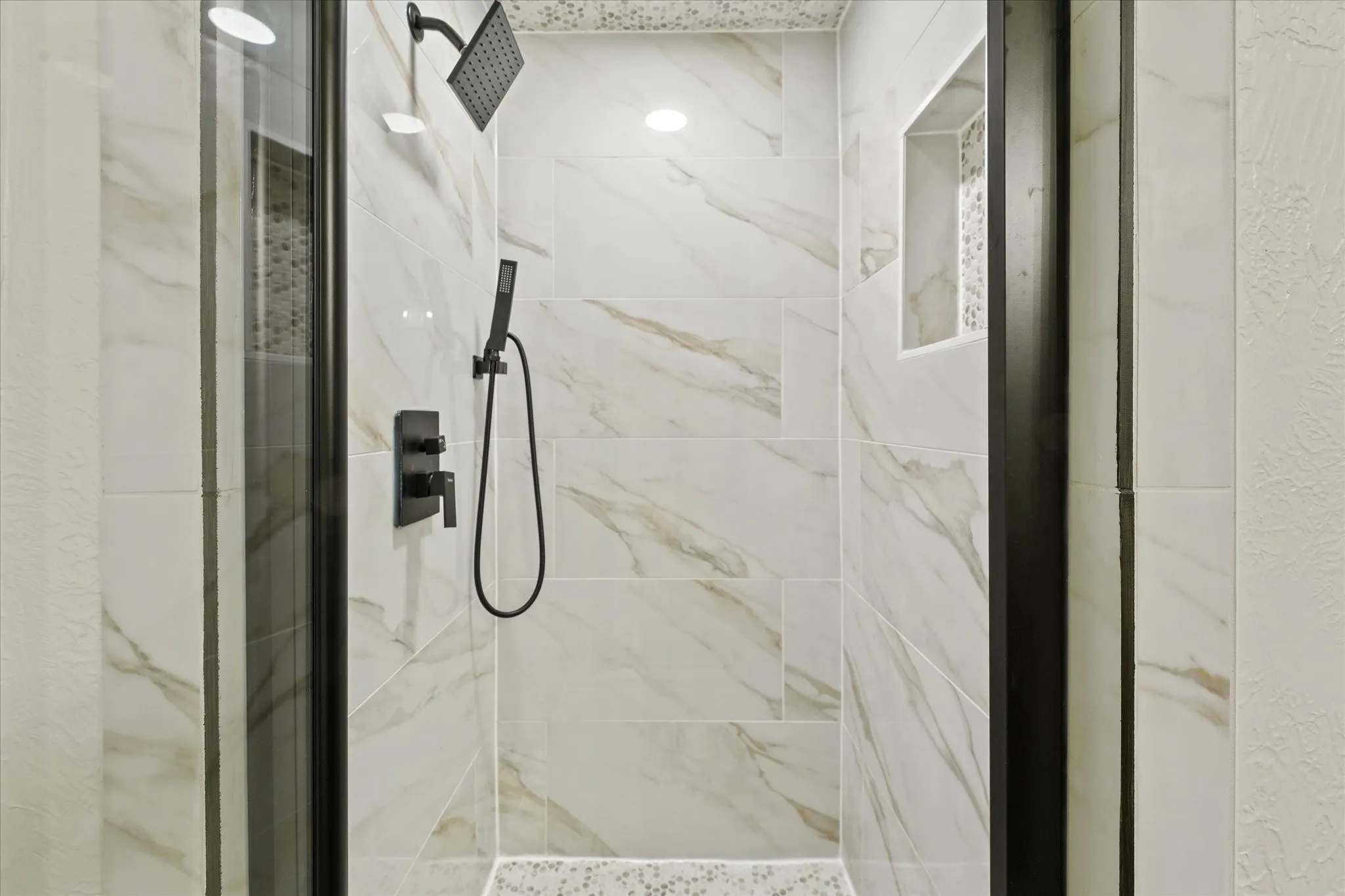 Condominium For Sale in Dallas County , 7510 Holly Hill Drive 152, Dallas, Texas 75231, 2 Bedroom, 3 Bathroom, Garage spaces, 1,179 Sqft, built in 1979, mls#21235805, Real Estate Agent in Dallas, Homes For Sale in Dallas county, Homes For Sale in Dallas, Realtor in Dallas Texas, Real Estate Brokerage Independent Realty Texas, Luminita Cordes Realtor