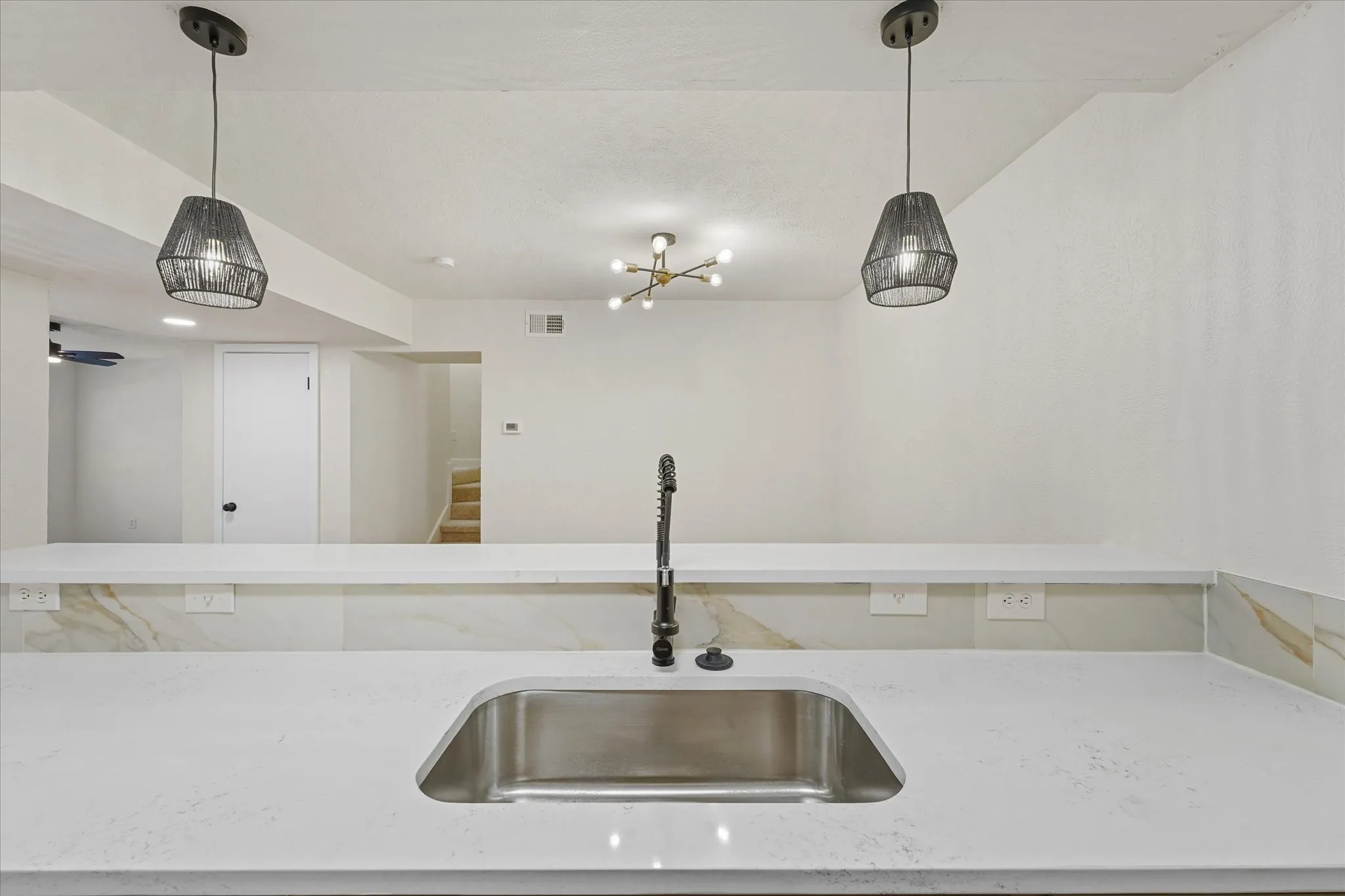 Condominium For Sale in Dallas County , 7510 Holly Hill Drive 152, Dallas, Texas 75231, 2 Bedroom, 3 Bathroom, Garage spaces, 1,179 Sqft, built in 1979, mls#21235805, Real Estate Agent in Dallas, Homes For Sale in Dallas county, Homes For Sale in Dallas, Realtor in Dallas Texas, Real Estate Brokerage Independent Realty Texas, Luminita Cordes Realtor