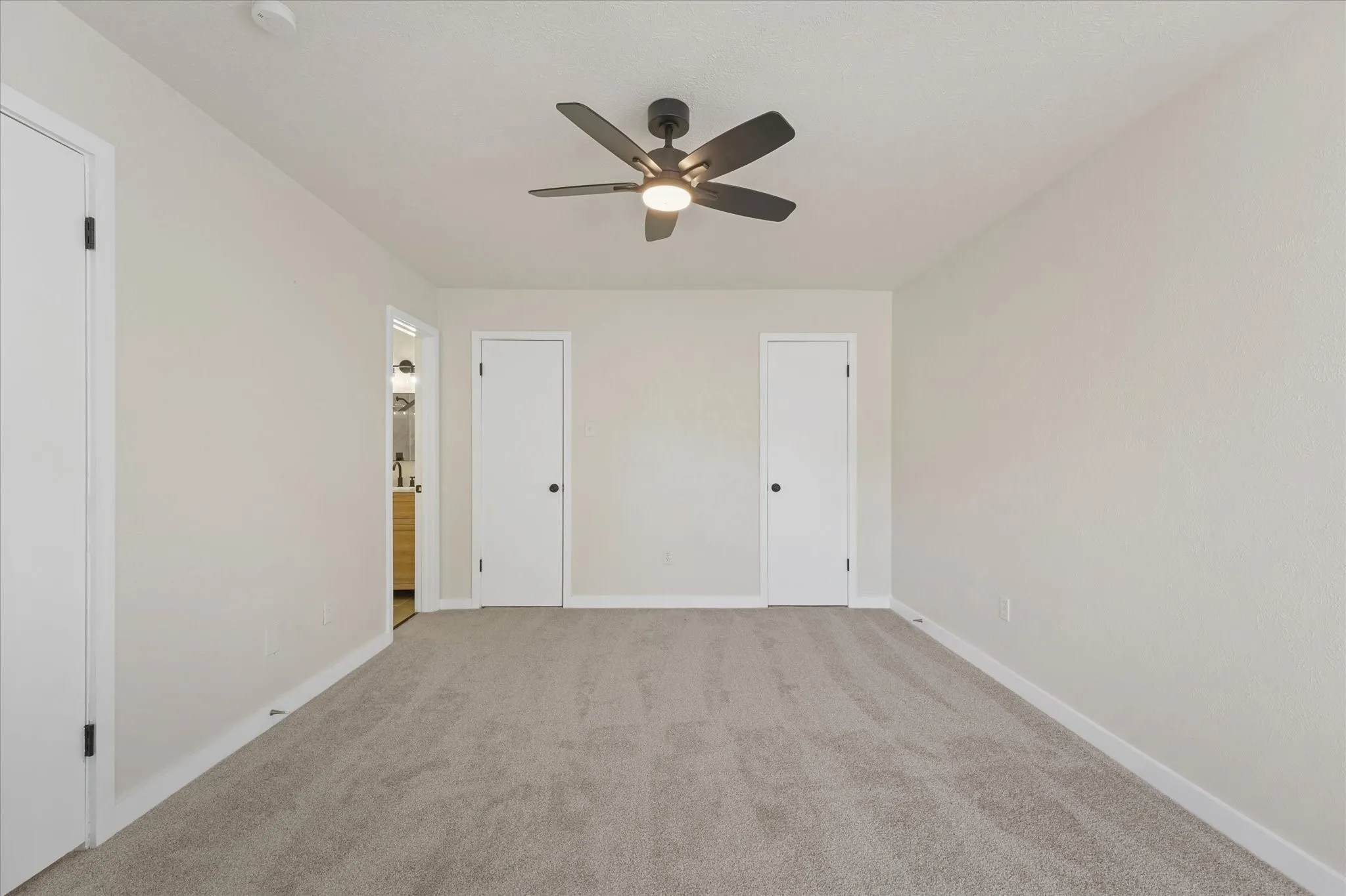 Condominium For Sale in Dallas County , 7510 Holly Hill Drive 152, Dallas, Texas 75231, 2 Bedroom, 3 Bathroom, Garage spaces, 1,179 Sqft, built in 1979, mls#21235805, Real Estate Agent in Dallas, Homes For Sale in Dallas county, Homes For Sale in Dallas, Realtor in Dallas Texas, Real Estate Brokerage Independent Realty Texas, Luminita Cordes Realtor