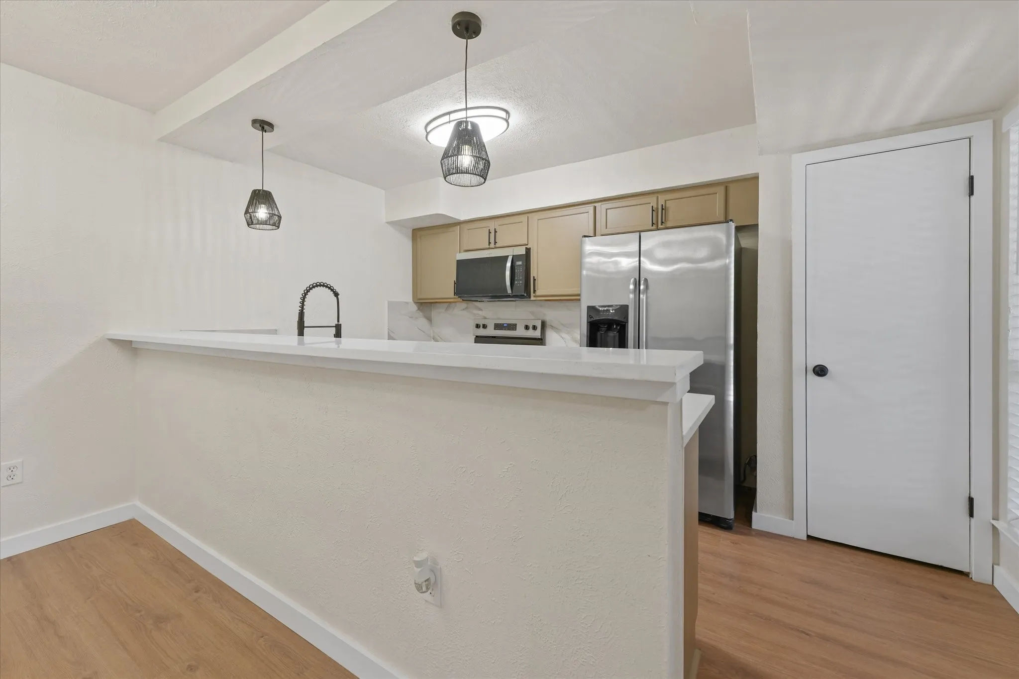 Condominium For Sale in Dallas County , 7510 Holly Hill Drive 152, Dallas, Texas 75231, 2 Bedroom, 3 Bathroom, Garage spaces, 1,179 Sqft, built in 1979, mls#21235805, Real Estate Agent in Dallas, Homes For Sale in Dallas county, Homes For Sale in Dallas, Realtor in Dallas Texas, Real Estate Brokerage Independent Realty Texas, Luminita Cordes Realtor