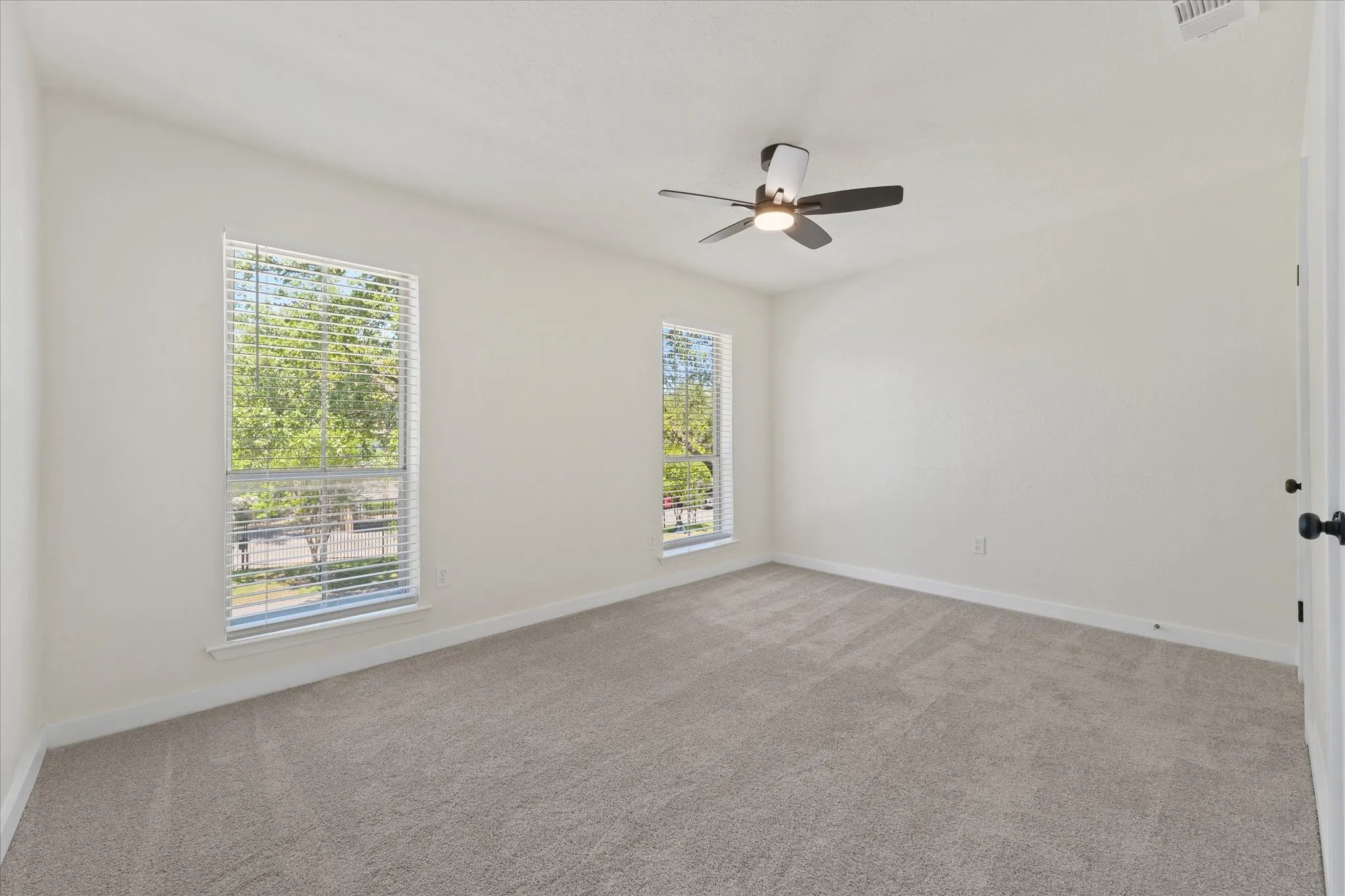 Condominium For Sale in Dallas County , 7510 Holly Hill Drive 152, Dallas, Texas 75231, 2 Bedroom, 3 Bathroom, Garage spaces, 1,179 Sqft, built in 1979, mls#21235805, Real Estate Agent in Dallas, Homes For Sale in Dallas county, Homes For Sale in Dallas, Realtor in Dallas Texas, Real Estate Brokerage Independent Realty Texas, Luminita Cordes Realtor