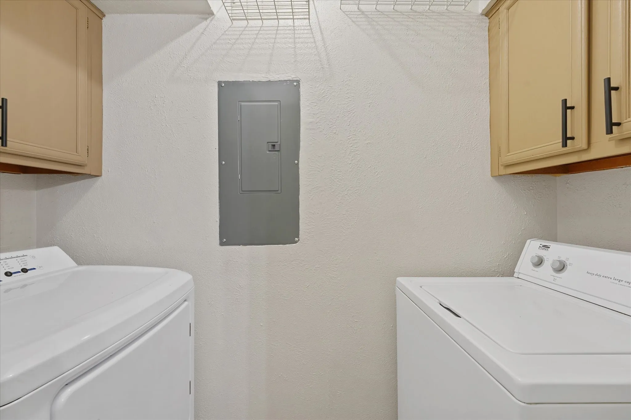 Condominium For Sale in Dallas County , 7510 Holly Hill Drive 152, Dallas, Texas 75231, 2 Bedroom, 3 Bathroom, Garage spaces, 1,179 Sqft, built in 1979, mls#21235805, Real Estate Agent in Dallas, Homes For Sale in Dallas county, Homes For Sale in Dallas, Realtor in Dallas Texas, Real Estate Brokerage Independent Realty Texas, Luminita Cordes Realtor