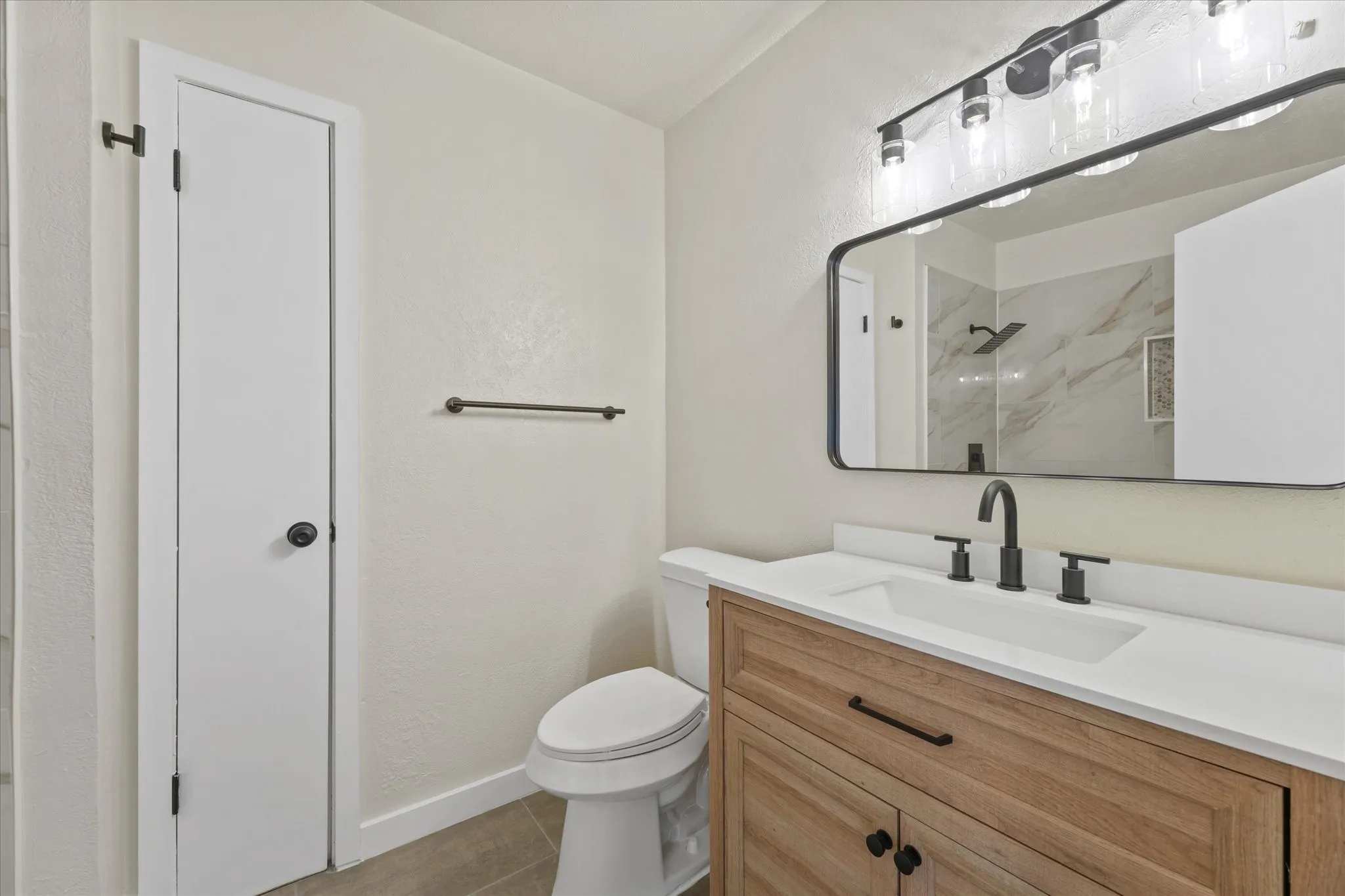 Condominium For Sale in Dallas County , 7510 Holly Hill Drive 152, Dallas, Texas 75231, 2 Bedroom, 3 Bathroom, Garage spaces, 1,179 Sqft, built in 1979, mls#21235805, Real Estate Agent in Dallas, Homes For Sale in Dallas county, Homes For Sale in Dallas, Realtor in Dallas Texas, Real Estate Brokerage Independent Realty Texas, Luminita Cordes Realtor