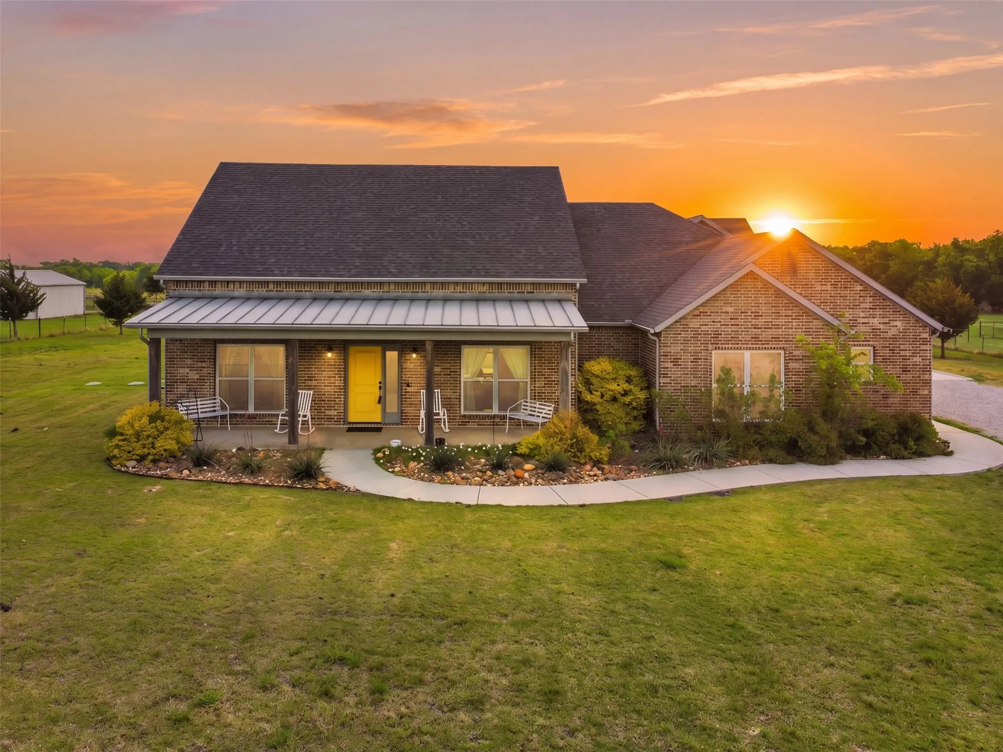 Single Family Residence For Sale in Hunt County , 4299 County Road 1098, Celeste, Texas 75423, 4 Bedroom, 3 Bathroom, Garage spaces, 2,962 Sqft, built in 2020, Preowned, mls#21235842, Real Estate Agent in Celeste, Homes For Sale in Hunt county, Homes For Sale in Celeste, Realtor in Celeste Texas, Real Estate Brokerage Independent Realty Texas, Luminita Cordes Realtor