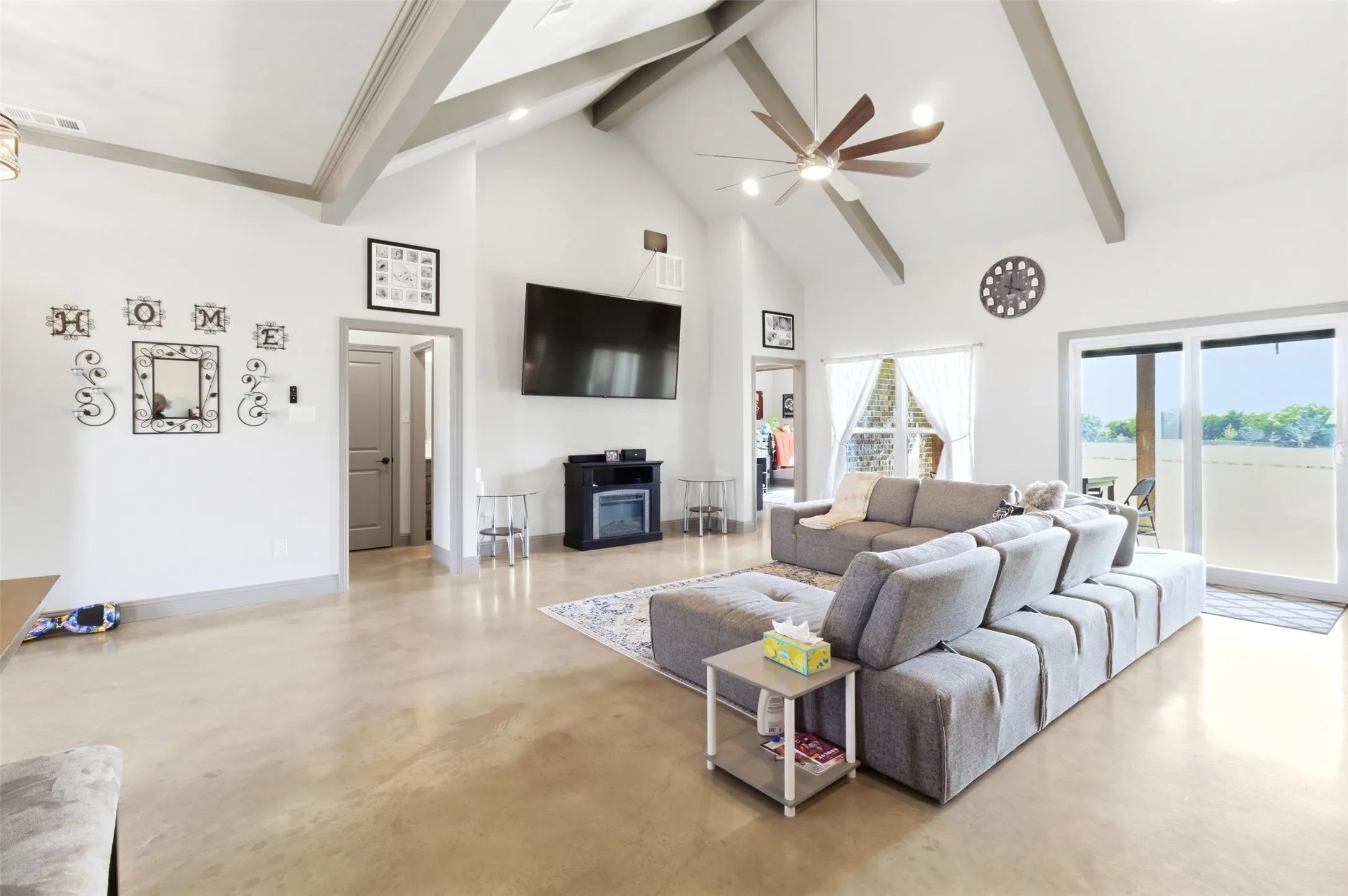 Single Family Residence For Sale in Hunt County , 4299 County Road 1098, Celeste, Texas 75423, 4 Bedroom, 3 Bathroom, Garage spaces, 2,962 Sqft, built in 2020, Preowned, mls#21235842, Real Estate Agent in Celeste, Homes For Sale in Hunt county, Homes For Sale in Celeste, Realtor in Celeste Texas, Real Estate Brokerage Independent Realty Texas, Luminita Cordes Realtor