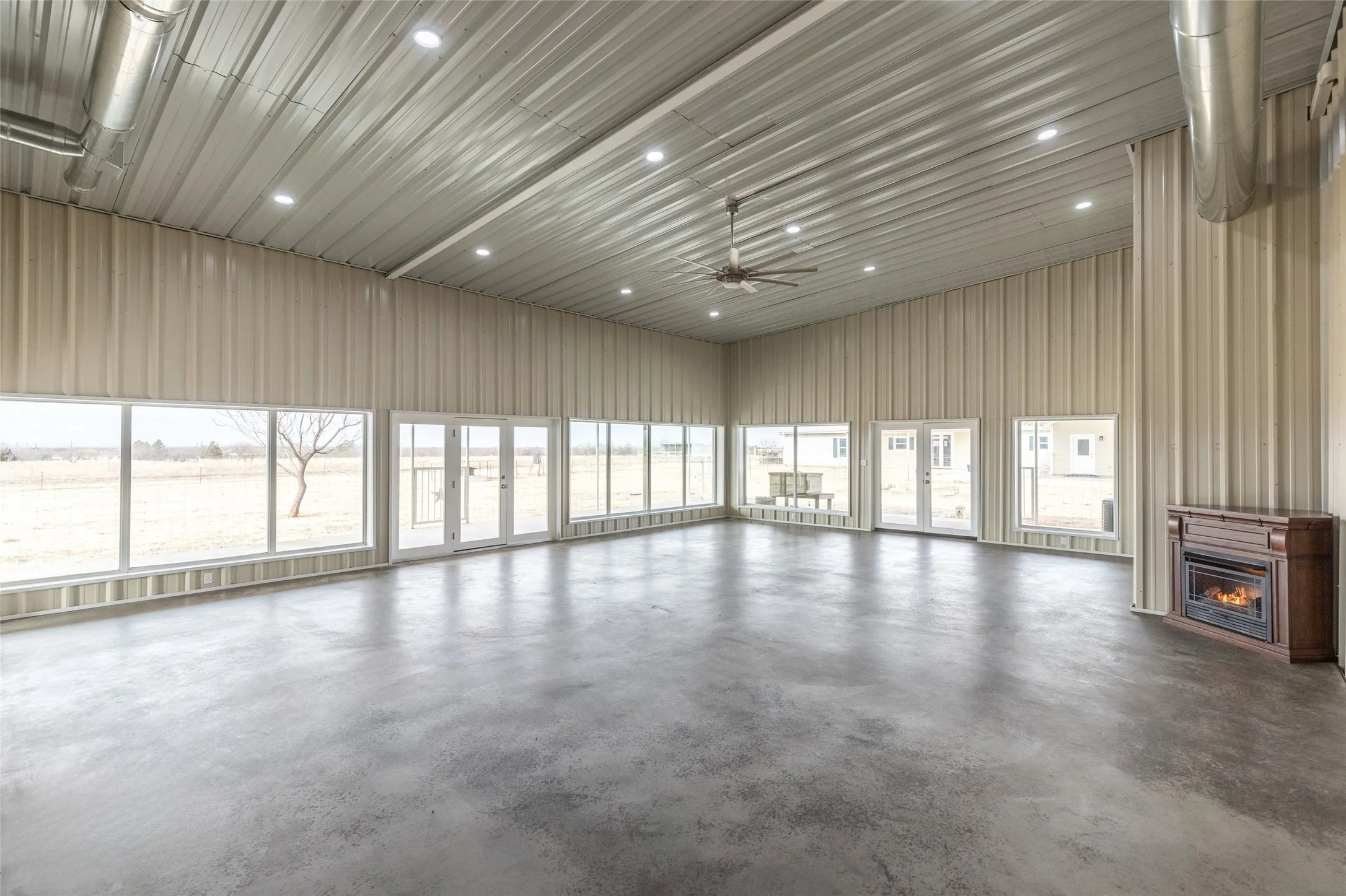 Perfect for family events, rented areas for businesses, hunting room, it's unlimited