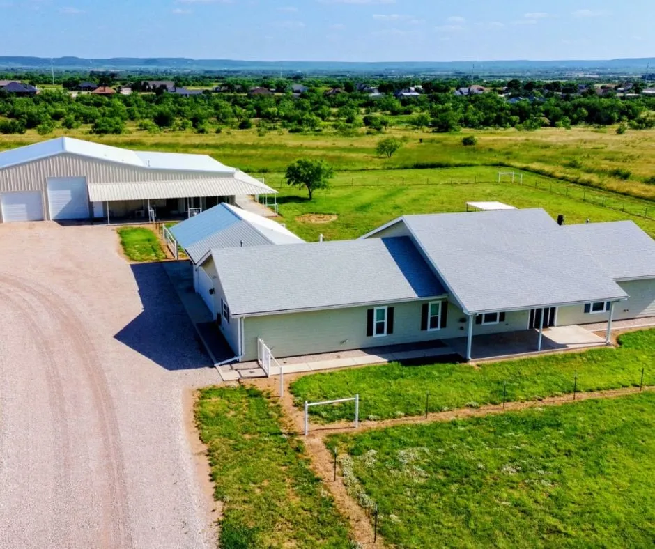 Single Family Residence For Sale in Taylor County , 1098 State Highway 36, Abilene, Texas 79602, 3 Bedroom, 4 Bathroom, 2 Garage spaces, 2,407 Sqft, built in 2019, mls#21235853, Real Estate Agent in Abilene, Homes For Sale in Taylor county, Homes For Sale in Abilene, Realtor in Abilene Texas, Real Estate Brokerage Independent Realty Texas, Luminita Cordes Realtor