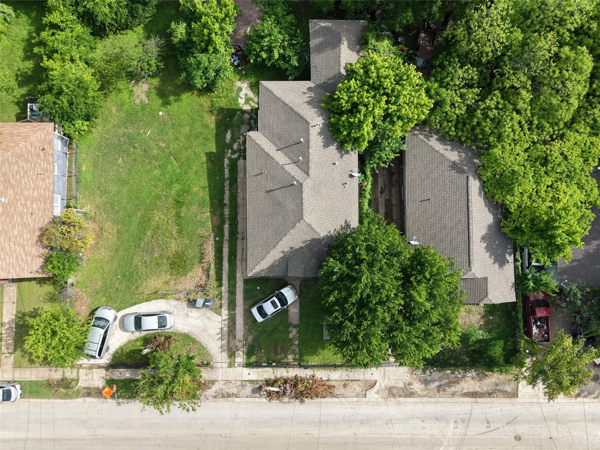 Property features two structures 806 and 810 E 12 St and lot 814 E 12 St
