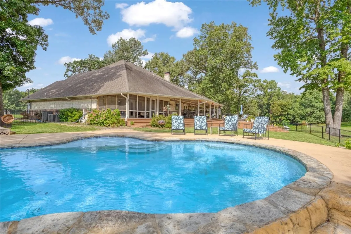 Single Family Residence For Sale in Henderson County , 6130 Peninsula Circle, Athens, Texas 75752, 4 Bedroom, 3 Bathroom, 4 Garage spaces, 3,994 Sqft, built in 2003, Preowned, mls#21235880, Real Estate Agent in Athens, Homes For Sale in Henderson county, Homes For Sale in Athens, Realtor in Athens Texas, Real Estate Brokerage Independent Realty Texas, Luminita Cordes Realtor