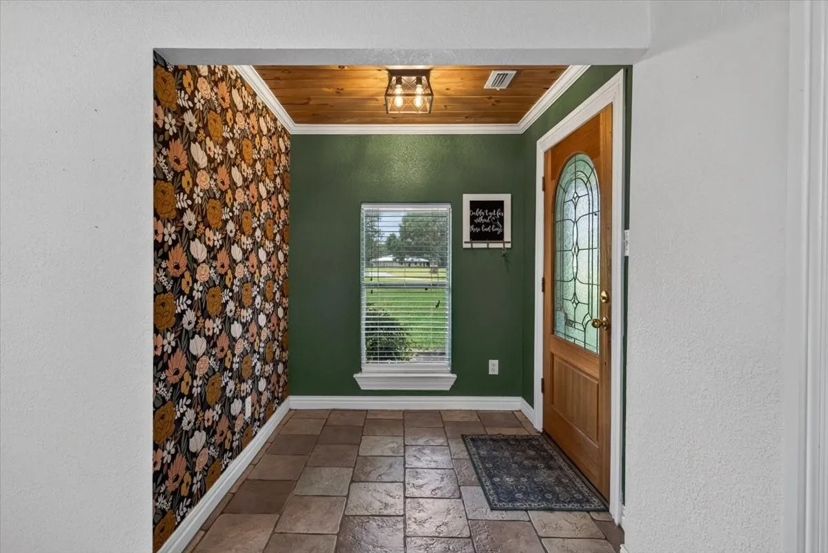 Single Family Residence For Sale in Henderson County , 6130 Peninsula Circle, Athens, Texas 75752, 4 Bedroom, 3 Bathroom, 4 Garage spaces, 3,994 Sqft, built in 2003, Preowned, mls#21235880, Real Estate Agent in Athens, Homes For Sale in Henderson county, Homes For Sale in Athens, Realtor in Athens Texas, Real Estate Brokerage Independent Realty Texas, Luminita Cordes Realtor