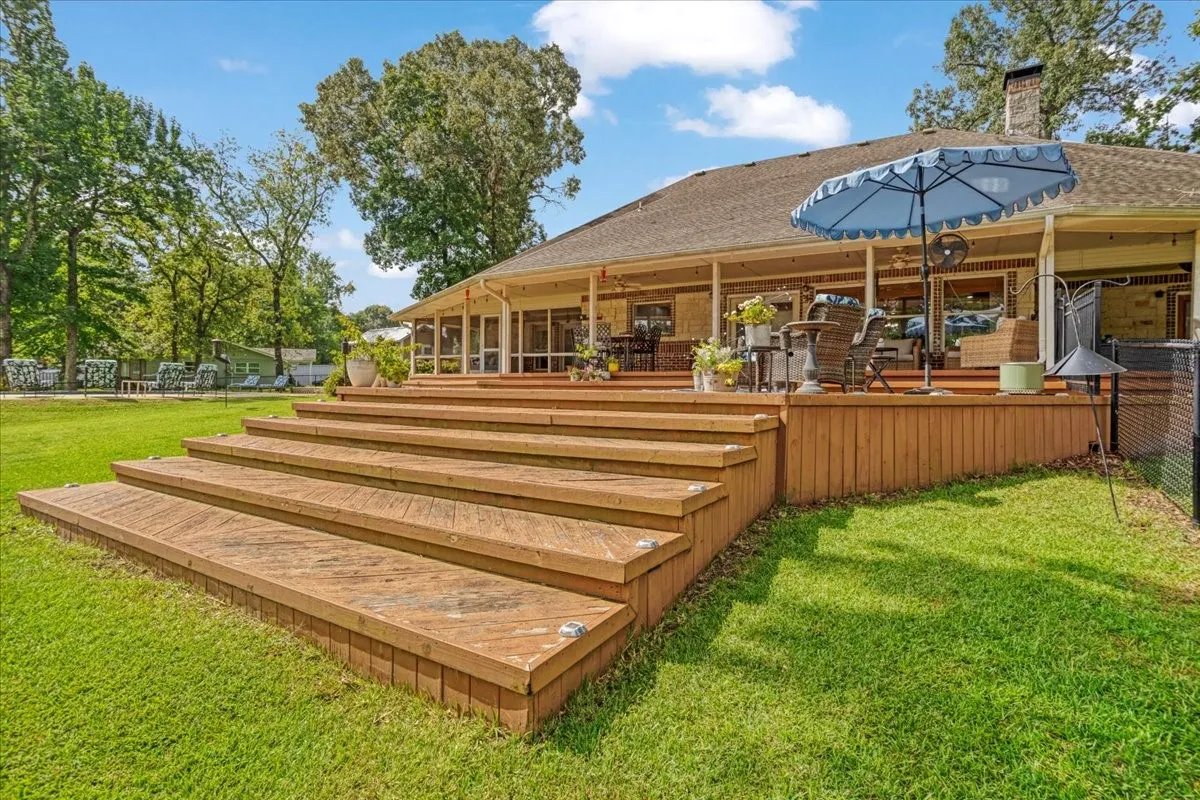 Single Family Residence For Sale in Henderson County , 6130 Peninsula Circle, Athens, Texas 75752, 4 Bedroom, 3 Bathroom, 4 Garage spaces, 3,994 Sqft, built in 2003, Preowned, mls#21235880, Real Estate Agent in Athens, Homes For Sale in Henderson county, Homes For Sale in Athens, Realtor in Athens Texas, Real Estate Brokerage Independent Realty Texas, Luminita Cordes Realtor