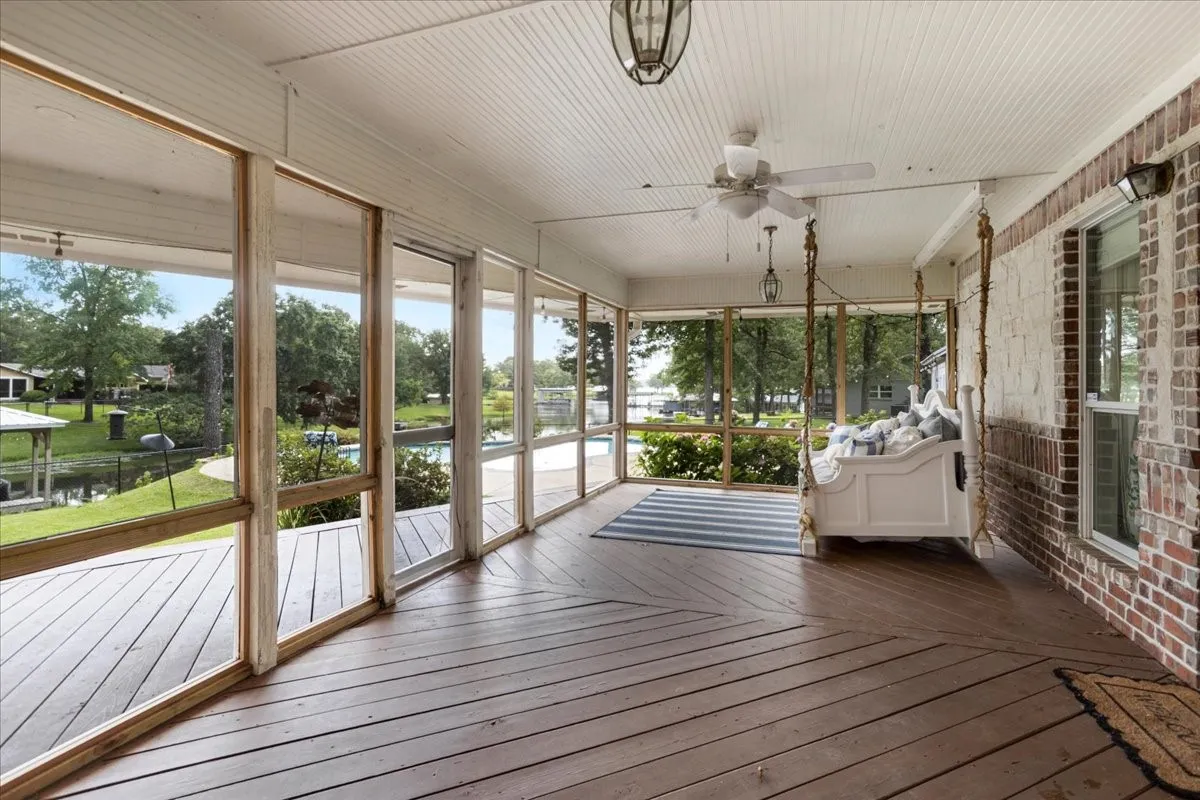 Single Family Residence For Sale in Henderson County , 6130 Peninsula Circle, Athens, Texas 75752, 4 Bedroom, 3 Bathroom, 4 Garage spaces, 3,994 Sqft, built in 2003, Preowned, mls#21235880, Real Estate Agent in Athens, Homes For Sale in Henderson county, Homes For Sale in Athens, Realtor in Athens Texas, Real Estate Brokerage Independent Realty Texas, Luminita Cordes Realtor