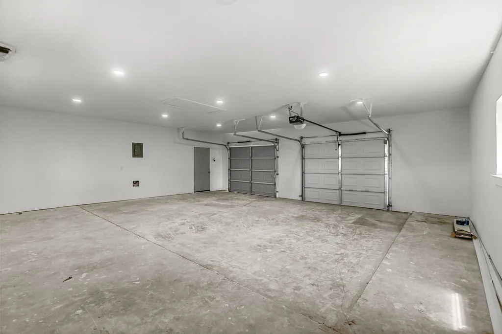 Single Family Residence For Sale in Grayson County , 95 Tate Circle, Sherman, Texas 75090, 3 Bedroom, 2 Bathroom, 2 Garage spaces, 1,433 Sqft, built in 1970, mls#21233342, Real Estate Agent in Sherman, Homes For Sale in Grayson county, Homes For Sale in Sherman, Realtor in Sherman Texas, Real Estate Brokerage Independent Realty Texas, Luminita Cordes Realtor