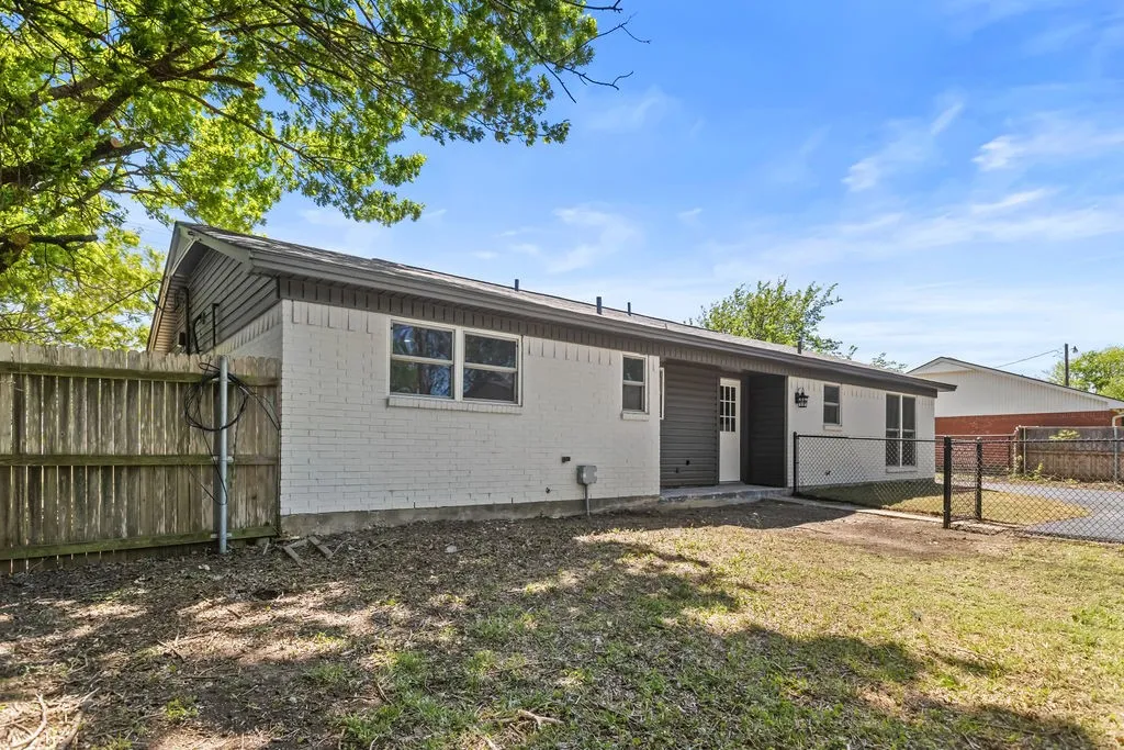 Single Family Residence For Sale in Grayson County , 95 Tate Circle, Sherman, Texas 75090, 3 Bedroom, 2 Bathroom, 2 Garage spaces, 1,433 Sqft, built in 1970, mls#21233342, Real Estate Agent in Sherman, Homes For Sale in Grayson county, Homes For Sale in Sherman, Realtor in Sherman Texas, Real Estate Brokerage Independent Realty Texas, Luminita Cordes Realtor