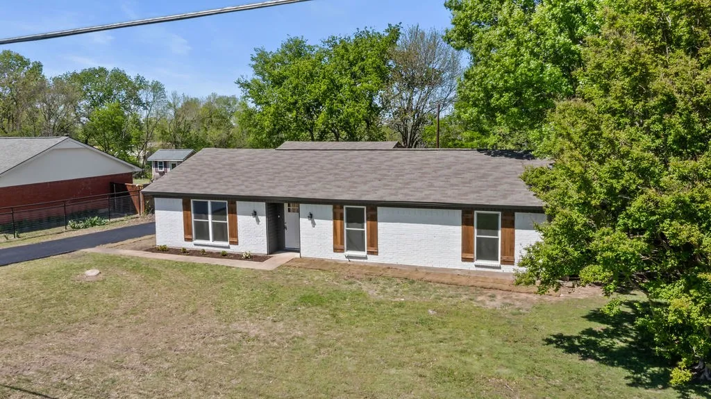 Single Family Residence For Sale in Grayson County , 95 Tate Circle, Sherman, Texas 75090, 3 Bedroom, 2 Bathroom, 2 Garage spaces, 1,433 Sqft, built in 1970, mls#21233342, Real Estate Agent in Sherman, Homes For Sale in Grayson county, Homes For Sale in Sherman, Realtor in Sherman Texas, Real Estate Brokerage Independent Realty Texas, Luminita Cordes Realtor