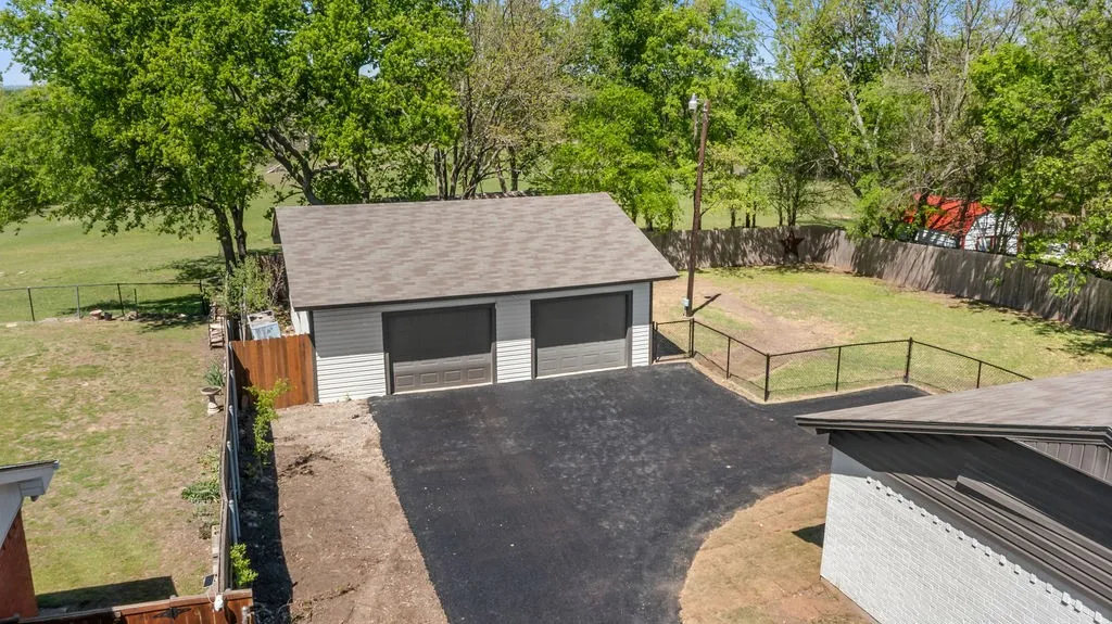 Single Family Residence For Sale in Grayson County , 95 Tate Circle, Sherman, Texas 75090, 3 Bedroom, 2 Bathroom, 2 Garage spaces, 1,433 Sqft, built in 1970, mls#21233342, Real Estate Agent in Sherman, Homes For Sale in Grayson county, Homes For Sale in Sherman, Realtor in Sherman Texas, Real Estate Brokerage Independent Realty Texas, Luminita Cordes Realtor
