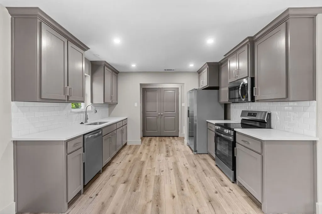 Single Family Residence For Sale in Grayson County , 95 Tate Circle, Sherman, Texas 75090, 3 Bedroom, 2 Bathroom, 2 Garage spaces, 1,433 Sqft, built in 1970, mls#21233342, Real Estate Agent in Sherman, Homes For Sale in Grayson county, Homes For Sale in Sherman, Realtor in Sherman Texas, Real Estate Brokerage Independent Realty Texas, Luminita Cordes Realtor