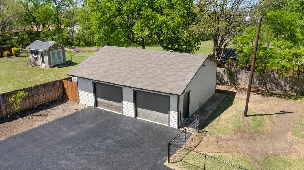 Single Family Residence For Sale in Grayson County , 95 Tate Circle, Sherman, Texas 75090, 3 Bedroom, 2 Bathroom, 2 Garage spaces, 1,433 Sqft, built in 1970, mls#21233342, Real Estate Agent in Sherman, Homes For Sale in Grayson county, Homes For Sale in Sherman, Realtor in Sherman Texas, Real Estate Brokerage Independent Realty Texas, Luminita Cordes Realtor