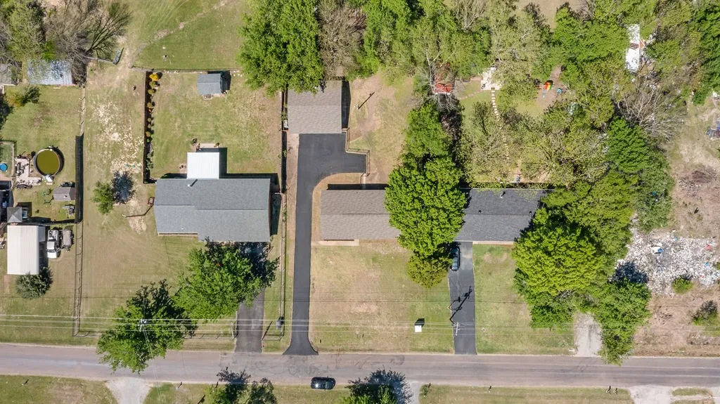Single Family Residence For Sale in Grayson County , 95 Tate Circle, Sherman, Texas 75090, 3 Bedroom, 2 Bathroom, 2 Garage spaces, 1,433 Sqft, built in 1970, mls#21233342, Real Estate Agent in Sherman, Homes For Sale in Grayson county, Homes For Sale in Sherman, Realtor in Sherman Texas, Real Estate Brokerage Independent Realty Texas, Luminita Cordes Realtor