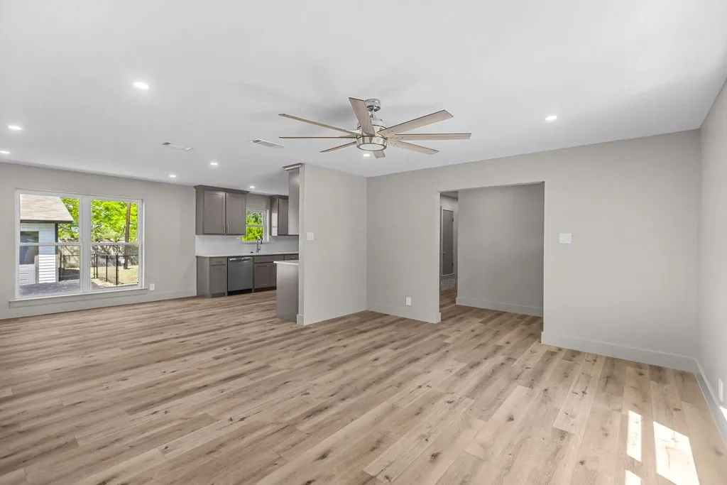 Single Family Residence For Sale in Grayson County , 95 Tate Circle, Sherman, Texas 75090, 3 Bedroom, 2 Bathroom, 2 Garage spaces, 1,433 Sqft, built in 1970, mls#21233342, Real Estate Agent in Sherman, Homes For Sale in Grayson county, Homes For Sale in Sherman, Realtor in Sherman Texas, Real Estate Brokerage Independent Realty Texas, Luminita Cordes Realtor