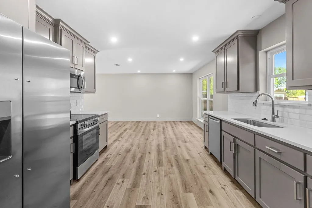 Single Family Residence For Sale in Grayson County , 95 Tate Circle, Sherman, Texas 75090, 3 Bedroom, 2 Bathroom, 2 Garage spaces, 1,433 Sqft, built in 1970, mls#21233342, Real Estate Agent in Sherman, Homes For Sale in Grayson county, Homes For Sale in Sherman, Realtor in Sherman Texas, Real Estate Brokerage Independent Realty Texas, Luminita Cordes Realtor