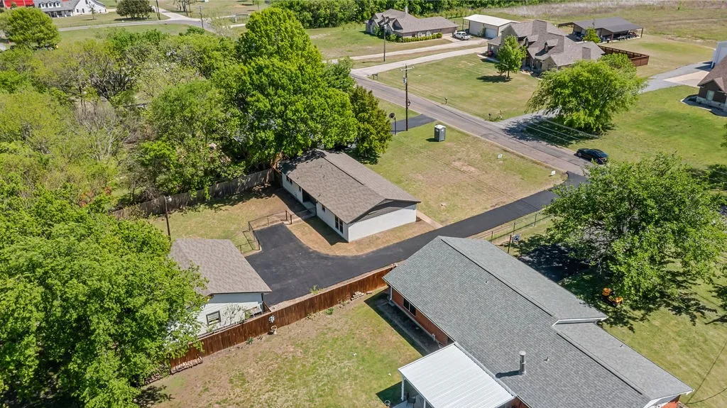 Single Family Residence For Sale in Grayson County , 95 Tate Circle, Sherman, Texas 75090, 3 Bedroom, 2 Bathroom, 2 Garage spaces, 1,433 Sqft, built in 1970, mls#21233342, Real Estate Agent in Sherman, Homes For Sale in Grayson county, Homes For Sale in Sherman, Realtor in Sherman Texas, Real Estate Brokerage Independent Realty Texas, Luminita Cordes Realtor