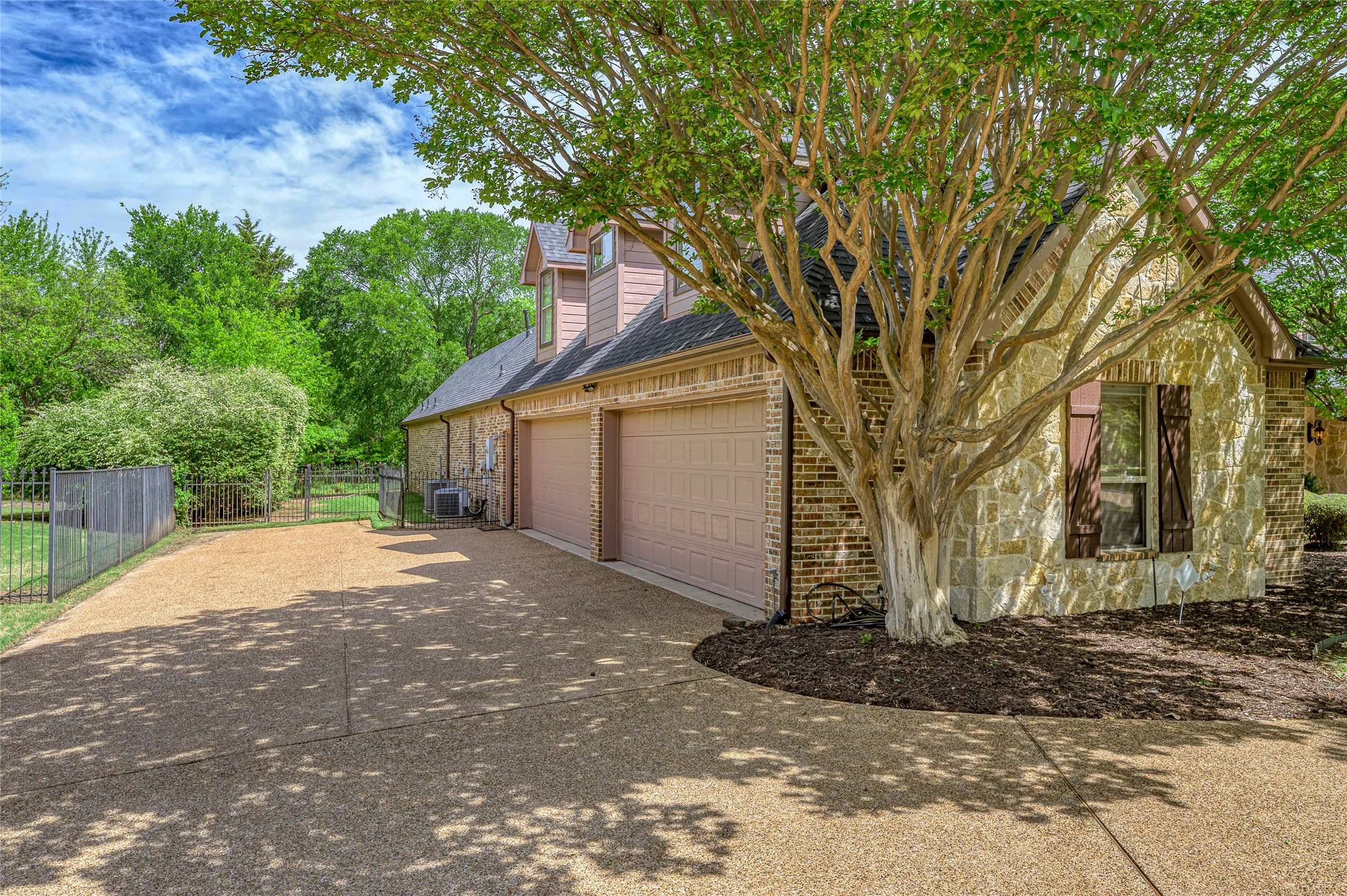 Single Family Residence For Sale in Collin County , 180 Horseshoe Bend, Fairview, Texas 75069, 5 Bedroom, 4 Bathroom, 4 Garage spaces, 5,440 Sqft, built in 2000, Preowned, Price $1,549,000, mls#21232772, Real Estate Agent in Fairview, Homes For Sale in Collin county, Homes For Sale in Fairview, Realtor in Fairview Texas, Real Estate Brokerage Independent Realty Texas, Luminita Cordes Realtor