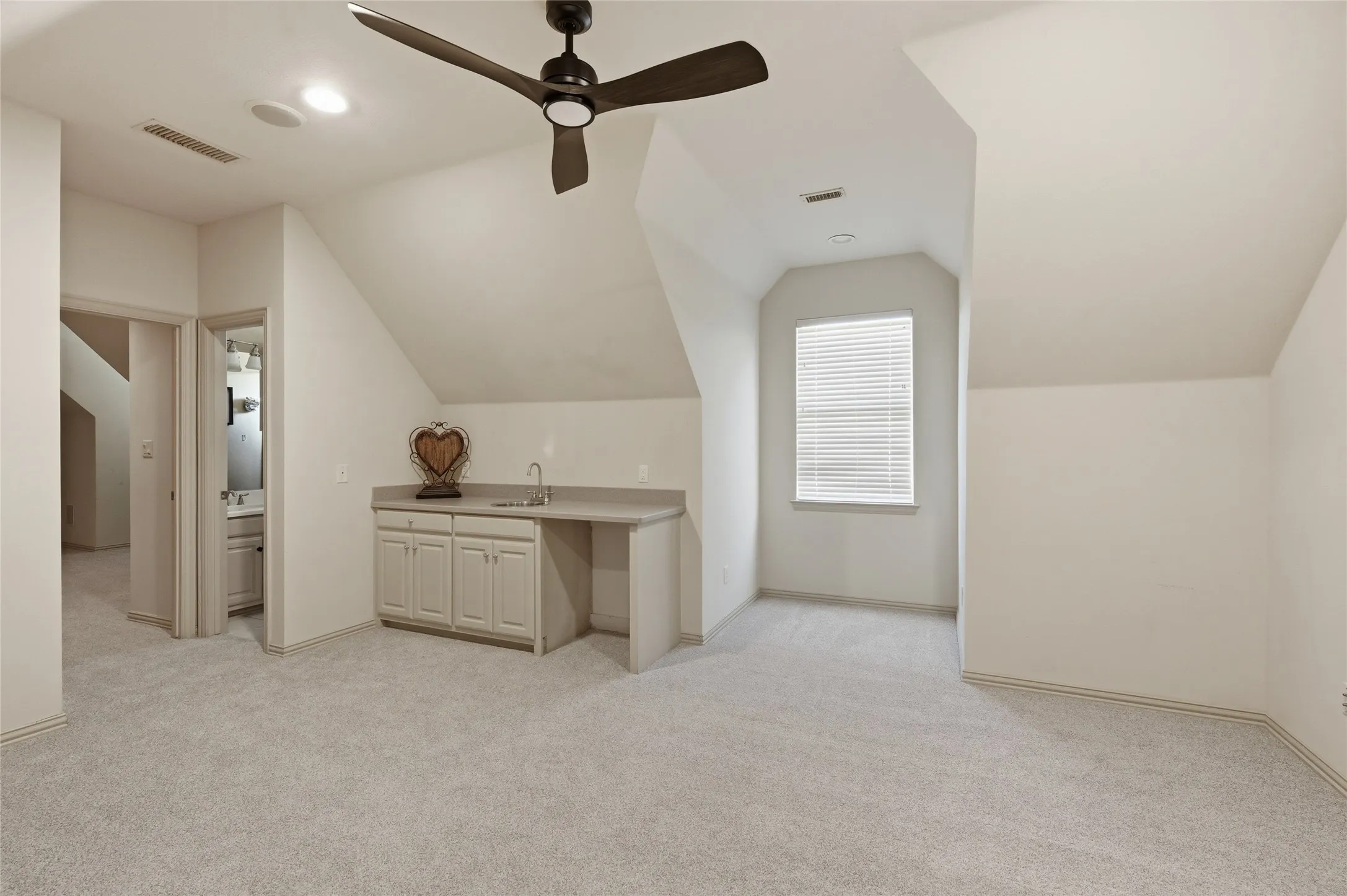 Single Family Residence For Sale in Collin County , 180 Horseshoe Bend, Fairview, Texas 75069, 5 Bedroom, 4 Bathroom, 4 Garage spaces, 5,440 Sqft, built in 2000, Preowned, Price $1,549,000, mls#21232772, Real Estate Agent in Fairview, Homes For Sale in Collin county, Homes For Sale in Fairview, Realtor in Fairview Texas, Real Estate Brokerage Independent Realty Texas, Luminita Cordes Realtor