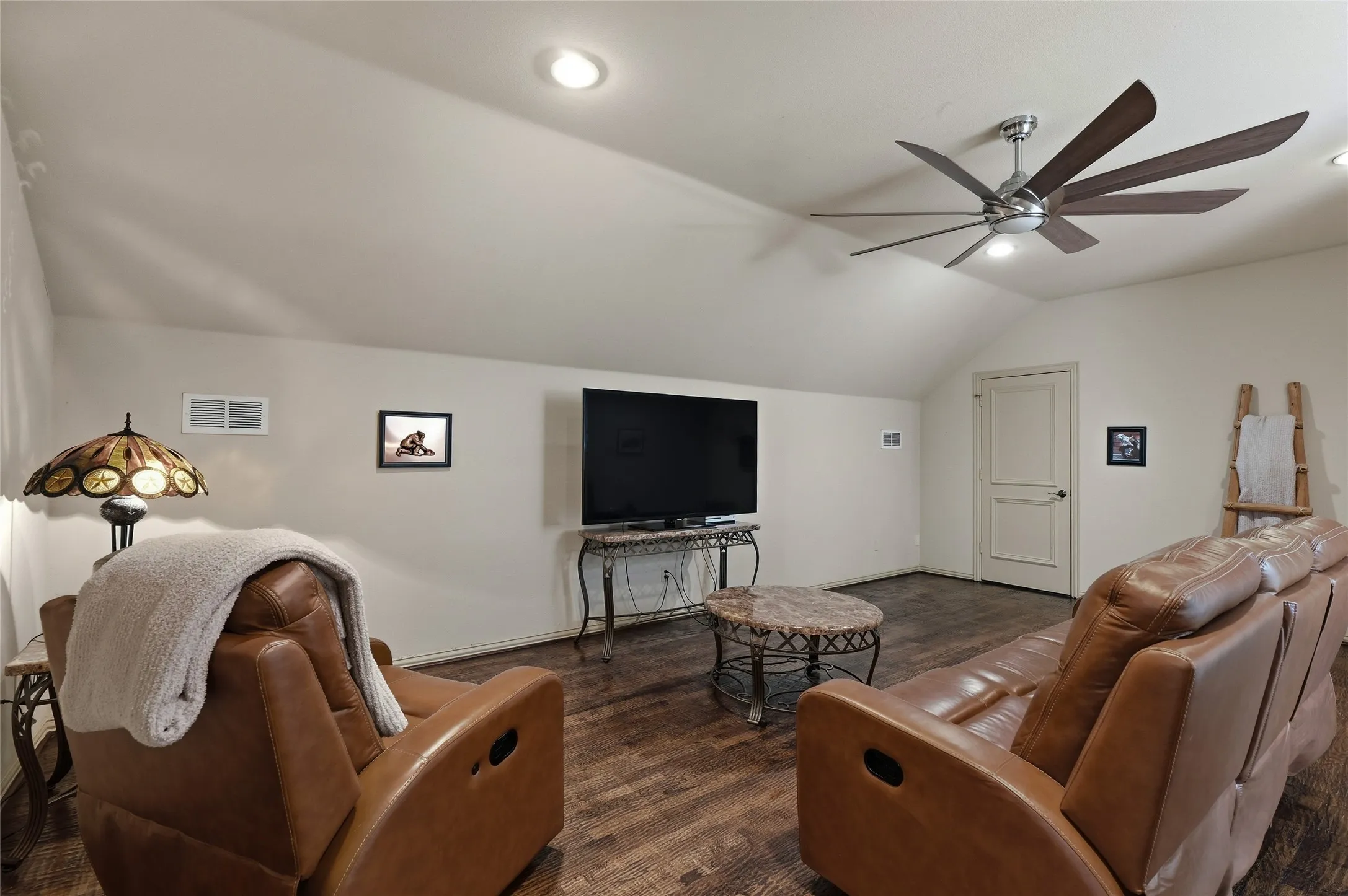 Single Family Residence For Sale in Collin County , 180 Horseshoe Bend, Fairview, Texas 75069, 5 Bedroom, 4 Bathroom, 4 Garage spaces, 5,440 Sqft, built in 2000, Preowned, Price $1,549,000, mls#21232772, Real Estate Agent in Fairview, Homes For Sale in Collin county, Homes For Sale in Fairview, Realtor in Fairview Texas, Real Estate Brokerage Independent Realty Texas, Luminita Cordes Realtor