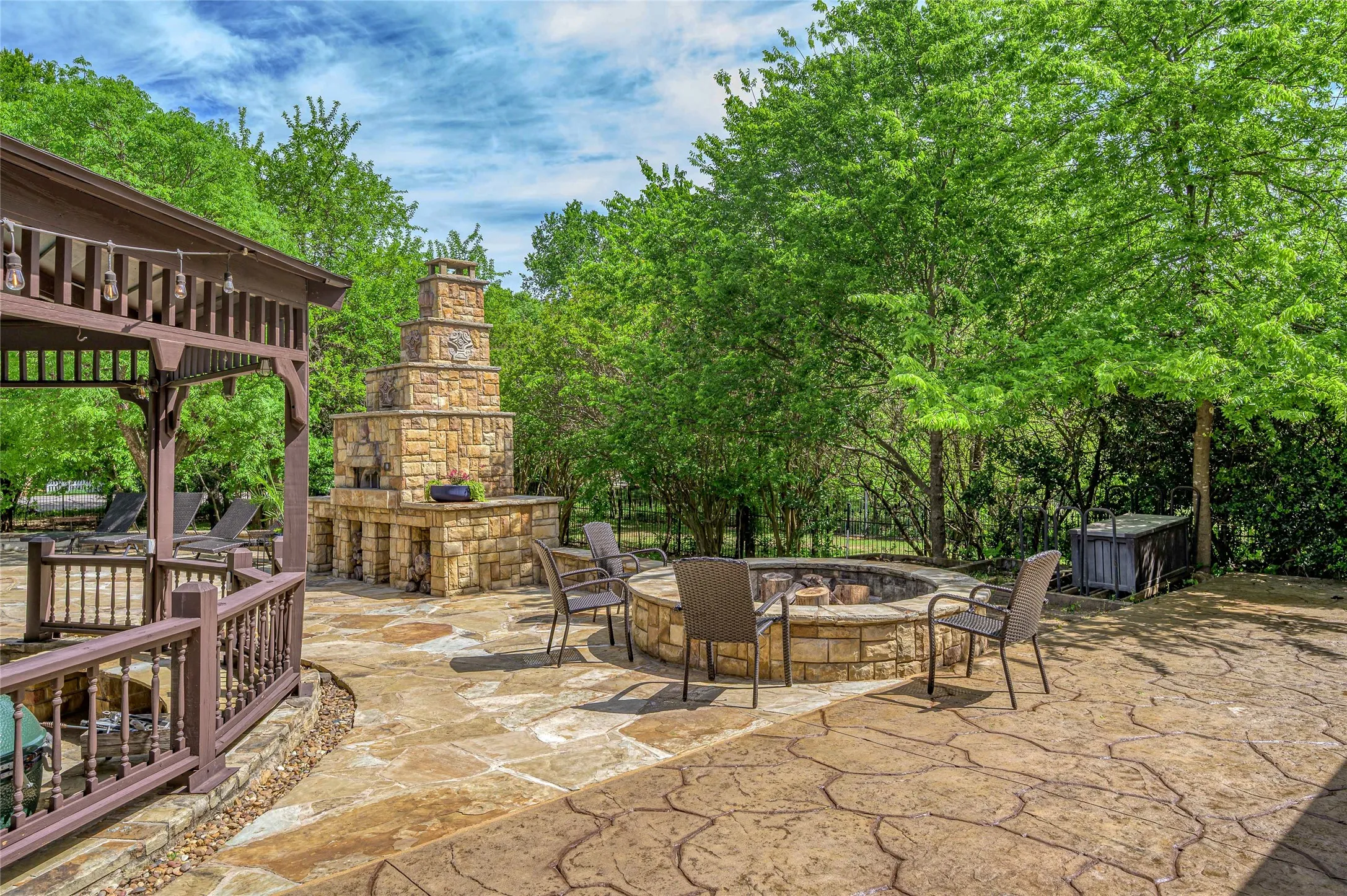 Single Family Residence For Sale in Collin County , 180 Horseshoe Bend, Fairview, Texas 75069, 5 Bedroom, 4 Bathroom, 4 Garage spaces, 5,440 Sqft, built in 2000, Preowned, Price $1,549,000, mls#21232772, Real Estate Agent in Fairview, Homes For Sale in Collin county, Homes For Sale in Fairview, Realtor in Fairview Texas, Real Estate Brokerage Independent Realty Texas, Luminita Cordes Realtor