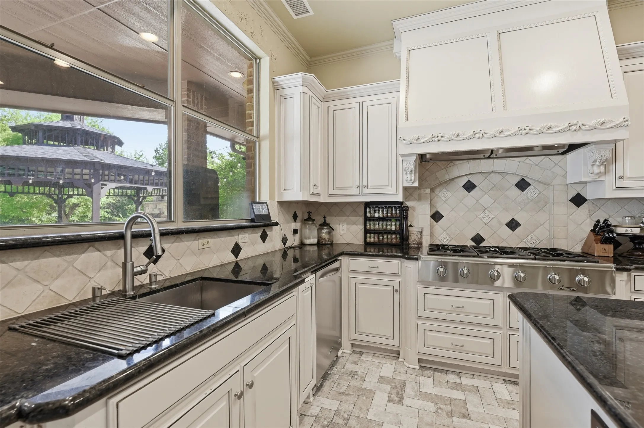 Single Family Residence For Sale in Collin County , 180 Horseshoe Bend, Fairview, Texas 75069, 5 Bedroom, 4 Bathroom, 4 Garage spaces, 5,440 Sqft, built in 2000, Preowned, Price $1,549,000, mls#21232772, Real Estate Agent in Fairview, Homes For Sale in Collin county, Homes For Sale in Fairview, Realtor in Fairview Texas, Real Estate Brokerage Independent Realty Texas, Luminita Cordes Realtor