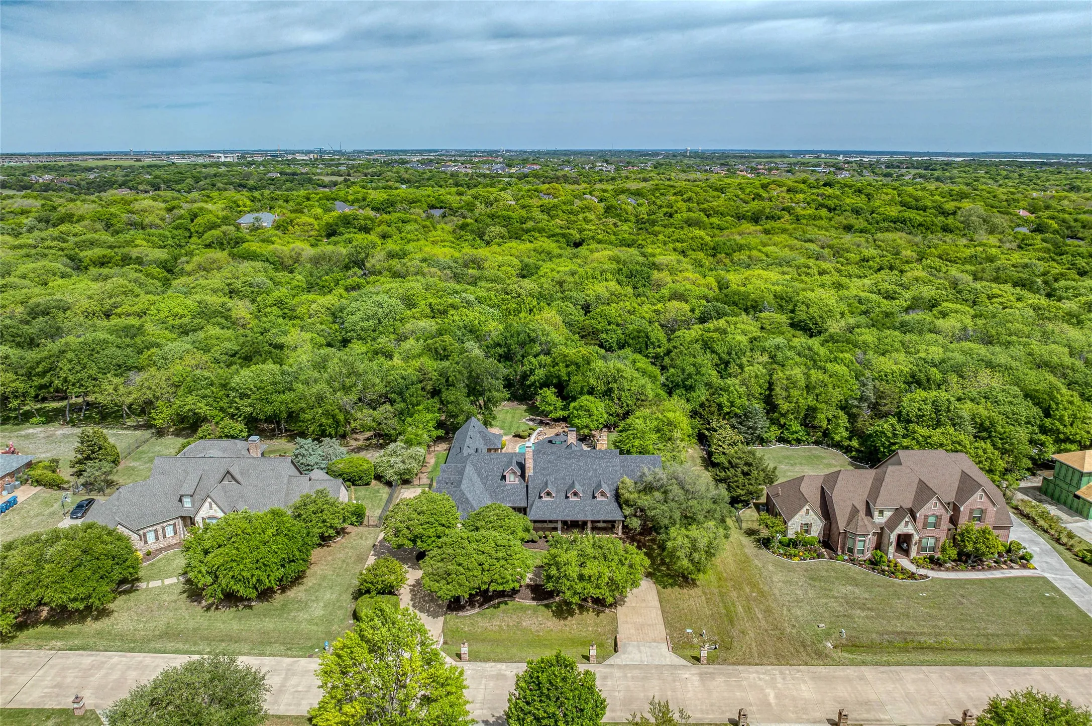 Single Family Residence For Sale in Collin County , 180 Horseshoe Bend, Fairview, Texas 75069, 5 Bedroom, 4 Bathroom, 4 Garage spaces, 5,440 Sqft, built in 2000, Preowned, Price $1,549,000, mls#21232772, Real Estate Agent in Fairview, Homes For Sale in Collin county, Homes For Sale in Fairview, Realtor in Fairview Texas, Real Estate Brokerage Independent Realty Texas, Luminita Cordes Realtor