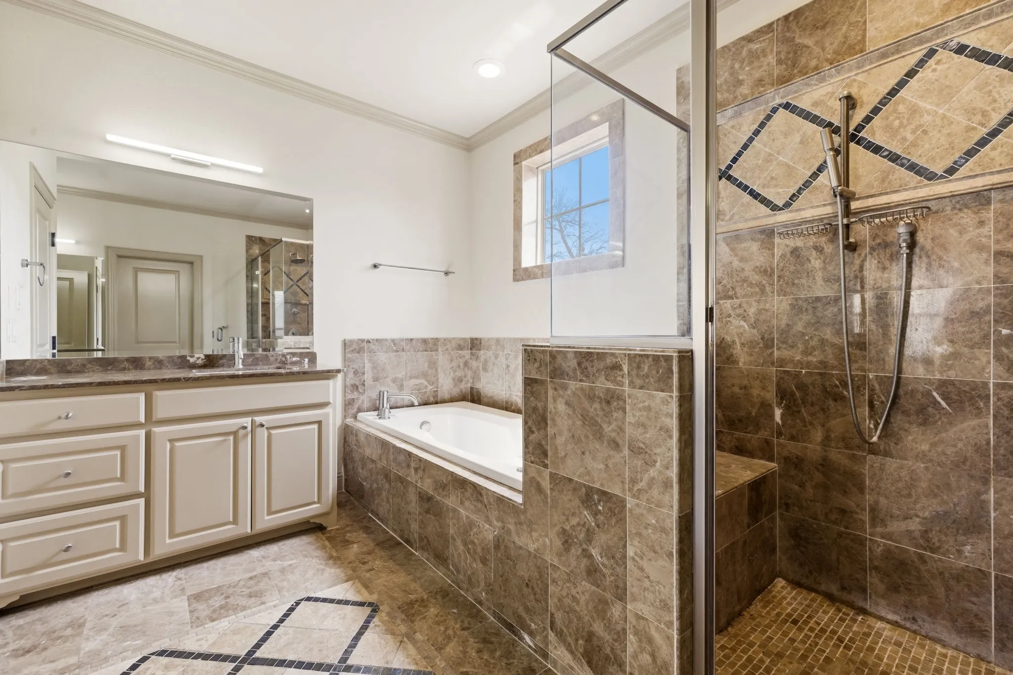Single Family Residence For Sale in Dallas County , 4138 Prescott Avenue, Dallas, Texas 75219, 4 Bedroom, 5 Bathroom, 2 Garage spaces, 3,477 Sqft, built in 2006, Preowned, mls#21222037, Real Estate Agent in Dallas, Homes For Sale in Dallas county, Homes For Sale in Dallas, Realtor in Dallas Texas, Real Estate Brokerage Independent Realty Texas, Luminita Cordes Realtor