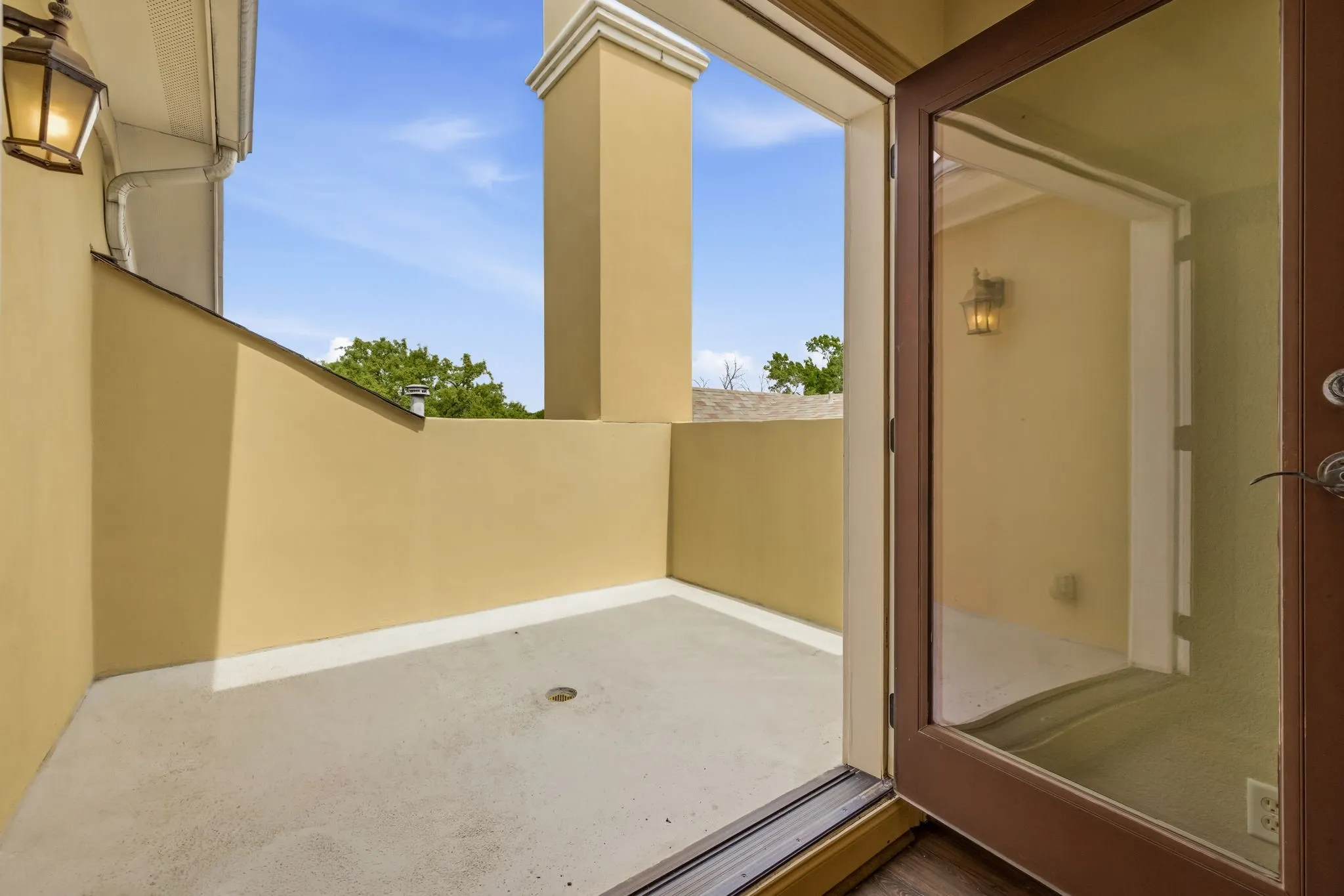 Single Family Residence For Sale in Dallas County , 4138 Prescott Avenue, Dallas, Texas 75219, 4 Bedroom, 5 Bathroom, 2 Garage spaces, 3,477 Sqft, built in 2006, Preowned, mls#21222037, Real Estate Agent in Dallas, Homes For Sale in Dallas county, Homes For Sale in Dallas, Realtor in Dallas Texas, Real Estate Brokerage Independent Realty Texas, Luminita Cordes Realtor