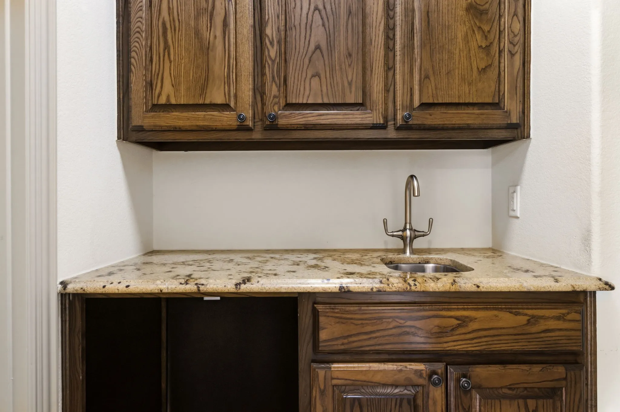 Single Family Residence For Sale in Dallas County , 4138 Prescott Avenue, Dallas, Texas 75219, 4 Bedroom, 5 Bathroom, 2 Garage spaces, 3,477 Sqft, built in 2006, Preowned, mls#21222037, Real Estate Agent in Dallas, Homes For Sale in Dallas county, Homes For Sale in Dallas, Realtor in Dallas Texas, Real Estate Brokerage Independent Realty Texas, Luminita Cordes Realtor