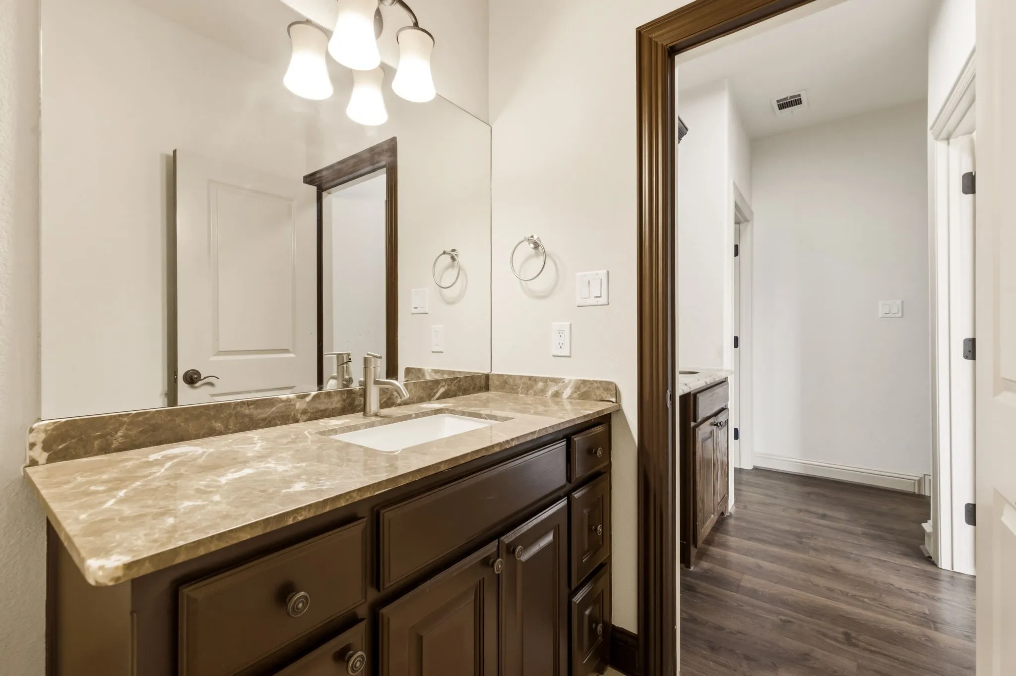 Single Family Residence For Sale in Dallas County , 4138 Prescott Avenue, Dallas, Texas 75219, 4 Bedroom, 5 Bathroom, 2 Garage spaces, 3,477 Sqft, built in 2006, Preowned, mls#21222037, Real Estate Agent in Dallas, Homes For Sale in Dallas county, Homes For Sale in Dallas, Realtor in Dallas Texas, Real Estate Brokerage Independent Realty Texas, Luminita Cordes Realtor