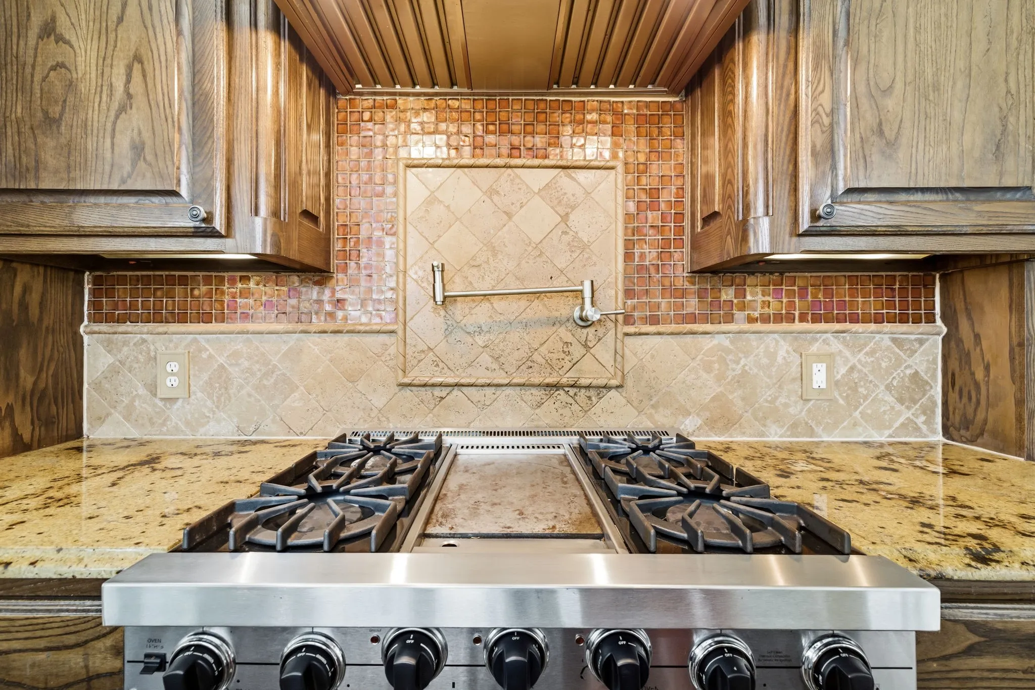 Single Family Residence For Sale in Dallas County , 4138 Prescott Avenue, Dallas, Texas 75219, 4 Bedroom, 5 Bathroom, 2 Garage spaces, 3,477 Sqft, built in 2006, Preowned, mls#21222037, Real Estate Agent in Dallas, Homes For Sale in Dallas county, Homes For Sale in Dallas, Realtor in Dallas Texas, Real Estate Brokerage Independent Realty Texas, Luminita Cordes Realtor