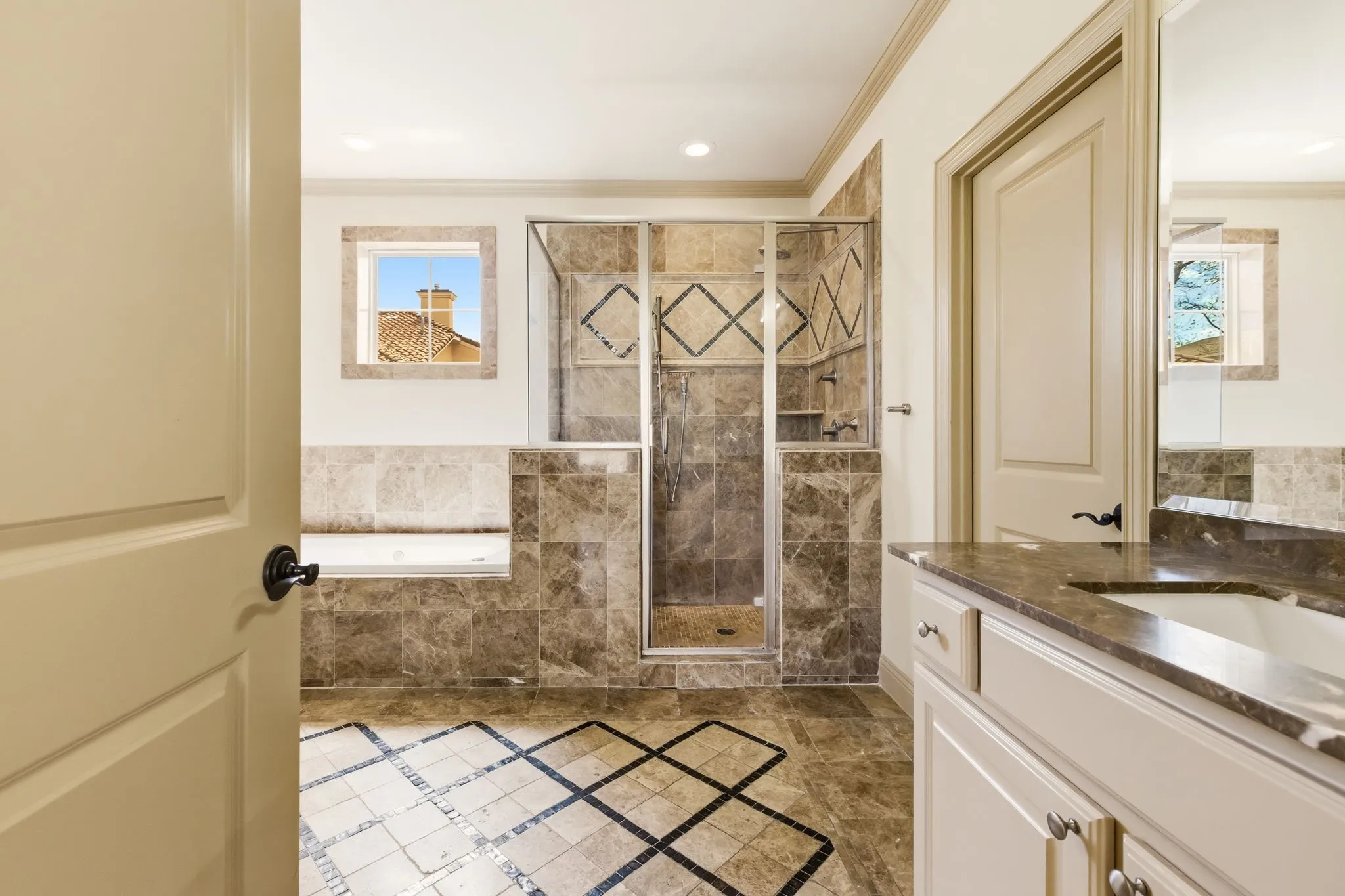 Single Family Residence For Sale in Dallas County , 4138 Prescott Avenue, Dallas, Texas 75219, 4 Bedroom, 5 Bathroom, 2 Garage spaces, 3,477 Sqft, built in 2006, Preowned, mls#21222037, Real Estate Agent in Dallas, Homes For Sale in Dallas county, Homes For Sale in Dallas, Realtor in Dallas Texas, Real Estate Brokerage Independent Realty Texas, Luminita Cordes Realtor