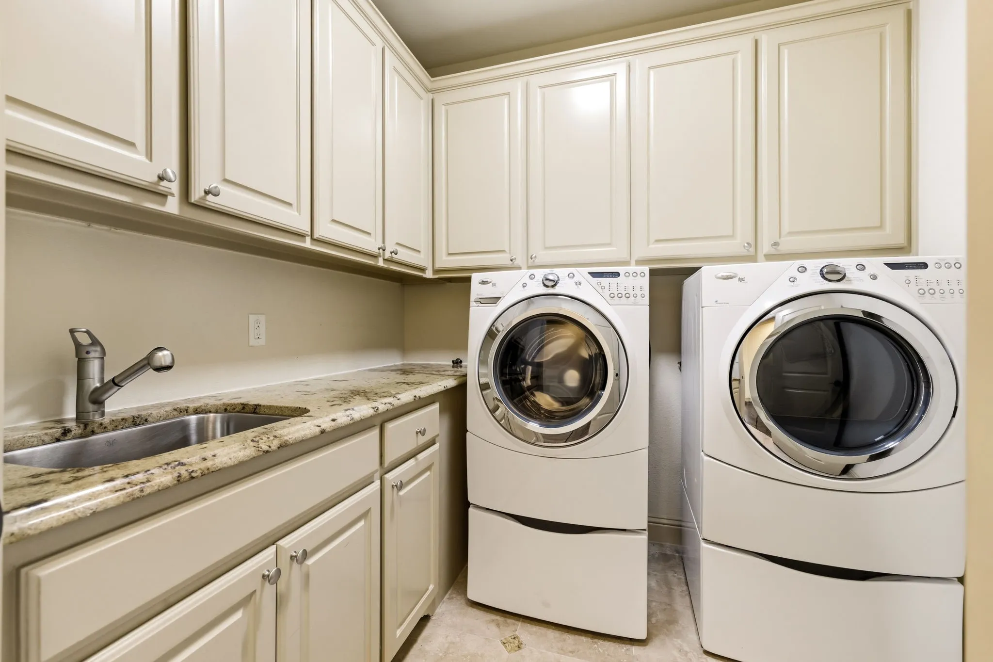 Single Family Residence For Sale in Dallas County , 4138 Prescott Avenue, Dallas, Texas 75219, 4 Bedroom, 5 Bathroom, 2 Garage spaces, 3,477 Sqft, built in 2006, Preowned, mls#21222037, Real Estate Agent in Dallas, Homes For Sale in Dallas county, Homes For Sale in Dallas, Realtor in Dallas Texas, Real Estate Brokerage Independent Realty Texas, Luminita Cordes Realtor