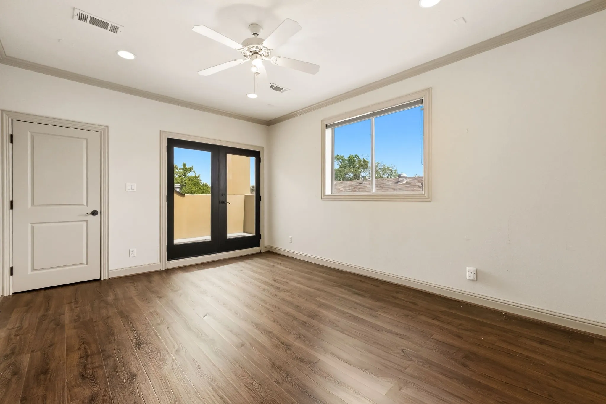 Single Family Residence For Sale in Dallas County , 4138 Prescott Avenue, Dallas, Texas 75219, 4 Bedroom, 5 Bathroom, 2 Garage spaces, 3,477 Sqft, built in 2006, Preowned, mls#21222037, Real Estate Agent in Dallas, Homes For Sale in Dallas county, Homes For Sale in Dallas, Realtor in Dallas Texas, Real Estate Brokerage Independent Realty Texas, Luminita Cordes Realtor