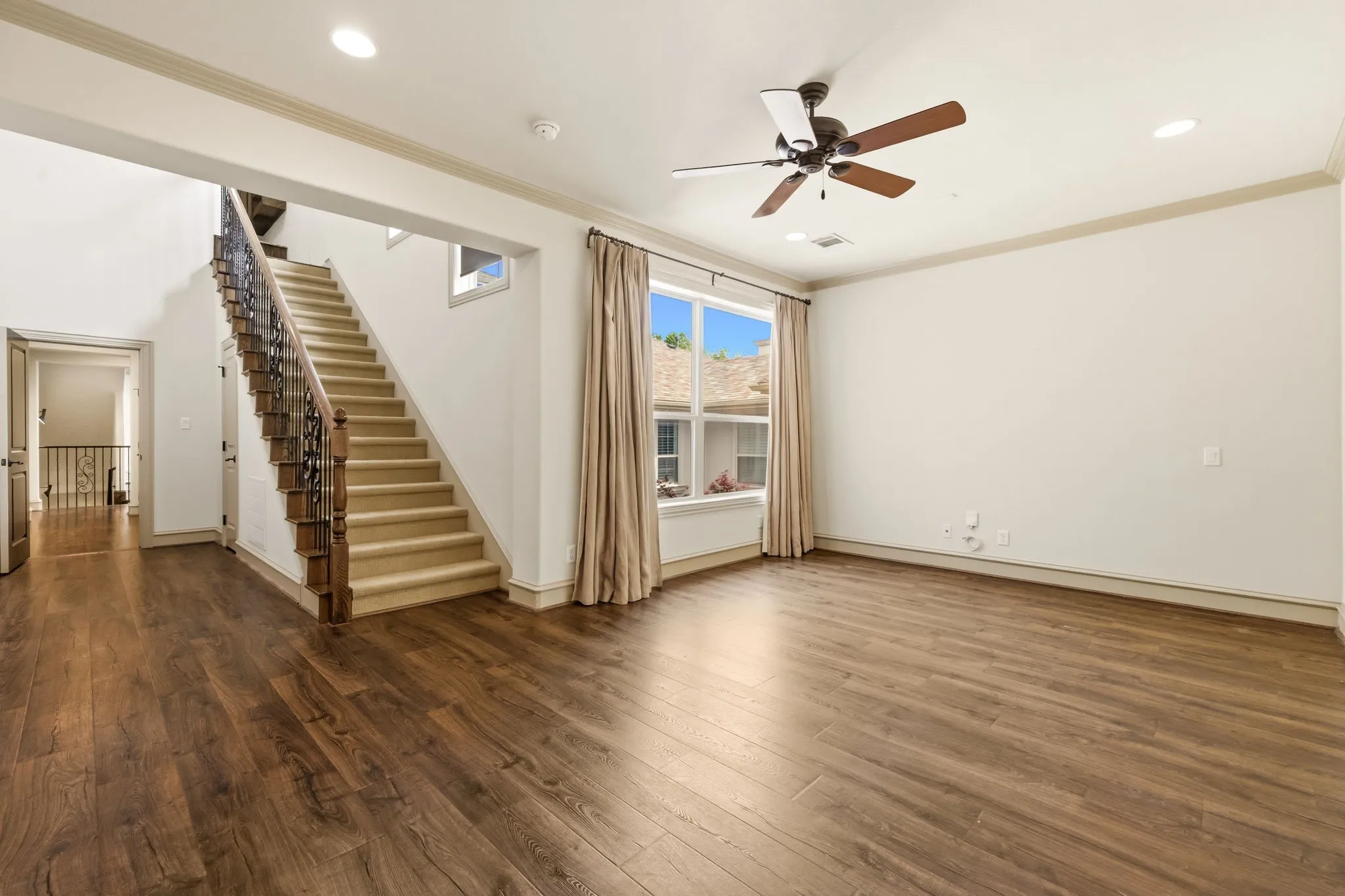 Single Family Residence For Sale in Dallas County , 4138 Prescott Avenue, Dallas, Texas 75219, 4 Bedroom, 5 Bathroom, 2 Garage spaces, 3,477 Sqft, built in 2006, Preowned, mls#21222037, Real Estate Agent in Dallas, Homes For Sale in Dallas county, Homes For Sale in Dallas, Realtor in Dallas Texas, Real Estate Brokerage Independent Realty Texas, Luminita Cordes Realtor