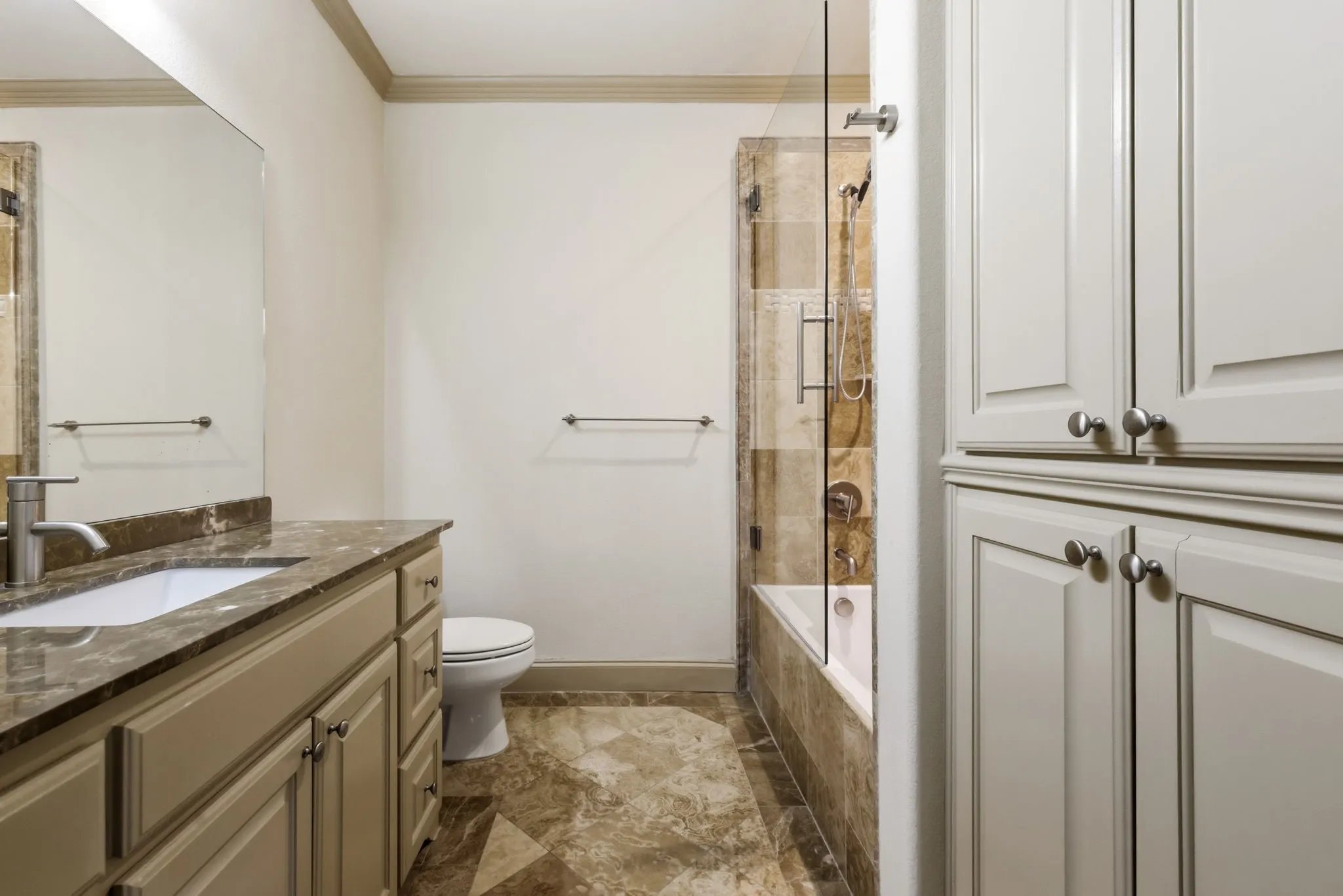 Single Family Residence For Sale in Dallas County , 4138 Prescott Avenue, Dallas, Texas 75219, 4 Bedroom, 5 Bathroom, 2 Garage spaces, 3,477 Sqft, built in 2006, Preowned, mls#21222037, Real Estate Agent in Dallas, Homes For Sale in Dallas county, Homes For Sale in Dallas, Realtor in Dallas Texas, Real Estate Brokerage Independent Realty Texas, Luminita Cordes Realtor